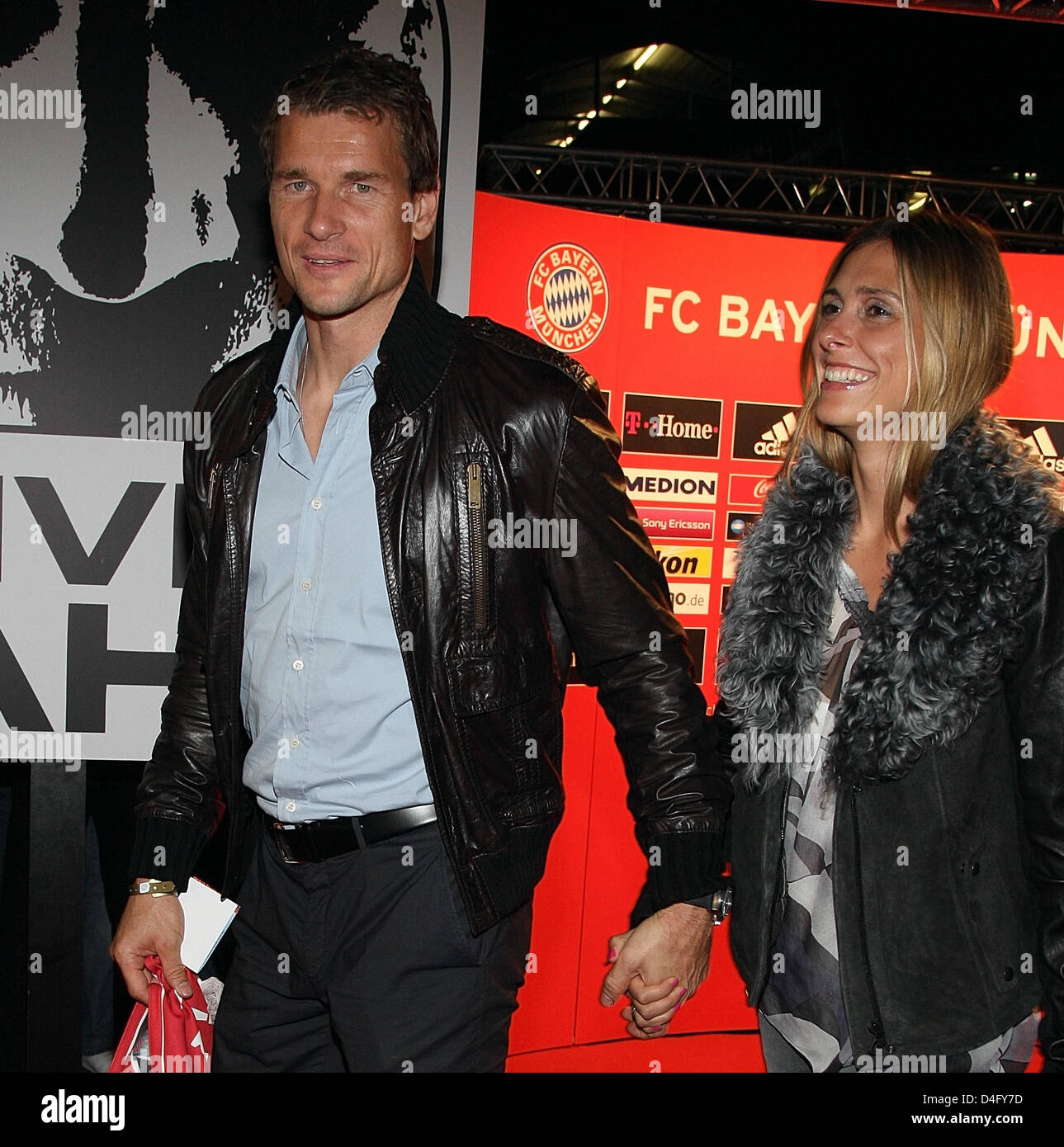 L'ancien gardien de l'Allemagne Jens Lehmann et sa femme Conny arrivent à la fête d'adieu pour l'ancien FC Bayern Munich et l'Allemagne gardien Oliver Kahn à Munich, Allemagne, 02 septembre 2008. Après 557 apparitions en Bundesliga, remportant huit titres de champion, 6 coupes allemandes, la coupe de l'UEFA en 1996, le titre de la Ligue des Champions en 2001 et après avoir été élu joueur du tournoi à t Banque D'Images