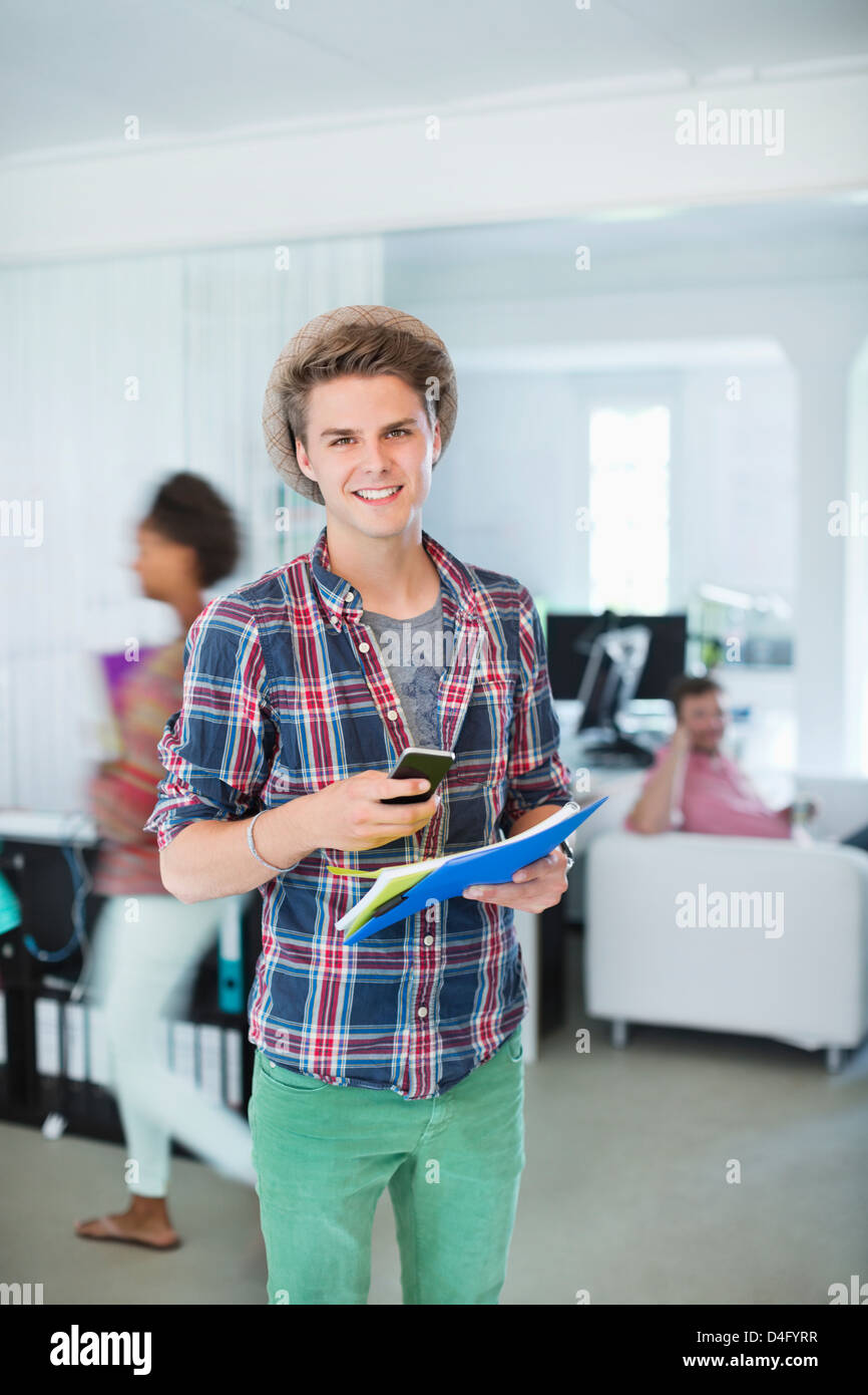 Businessman using cell phone in office Banque D'Images