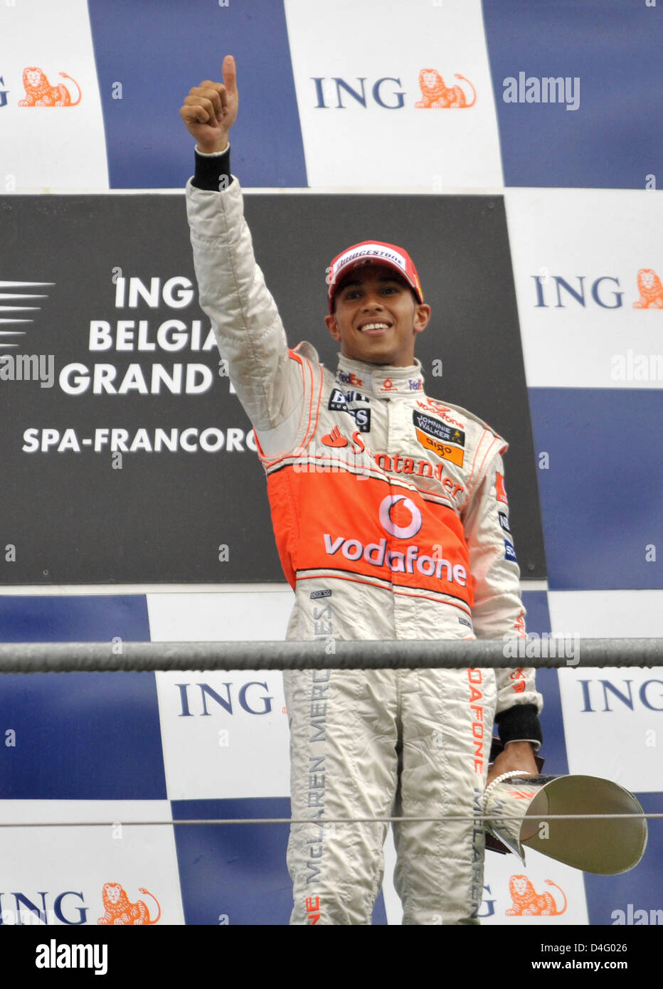 Pilote de Formule 1 britannique Lewis Hamilton de McLaren Mercedes fête ...