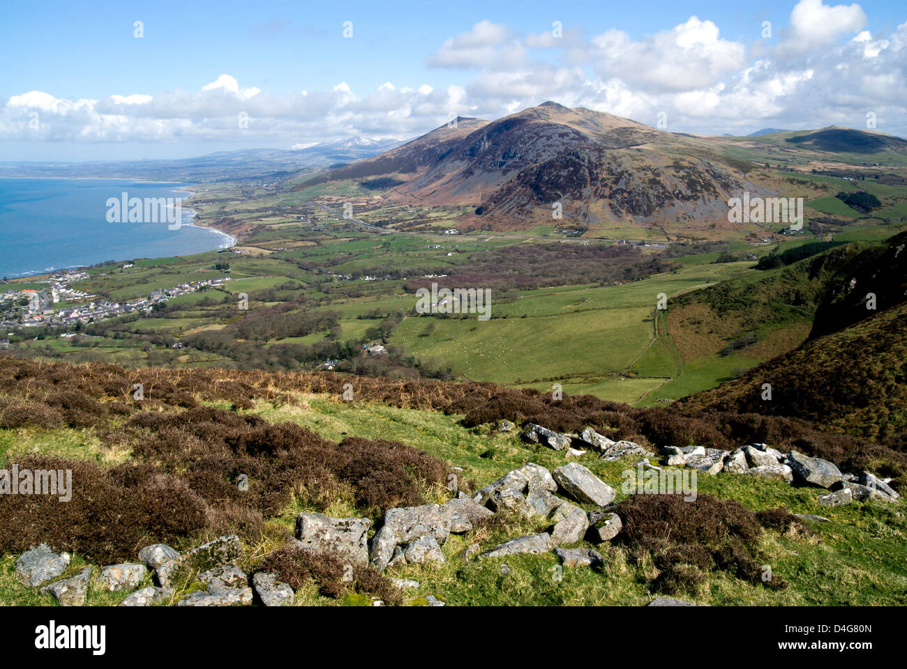Gyrn Goch, Gyrn Ddu montagnes et de la baie de Caernarfon Llyn sentier des montagnes de la péninsule de lleyn Yr Eifl Gwynedd au Pays de Galles Banque D'Images