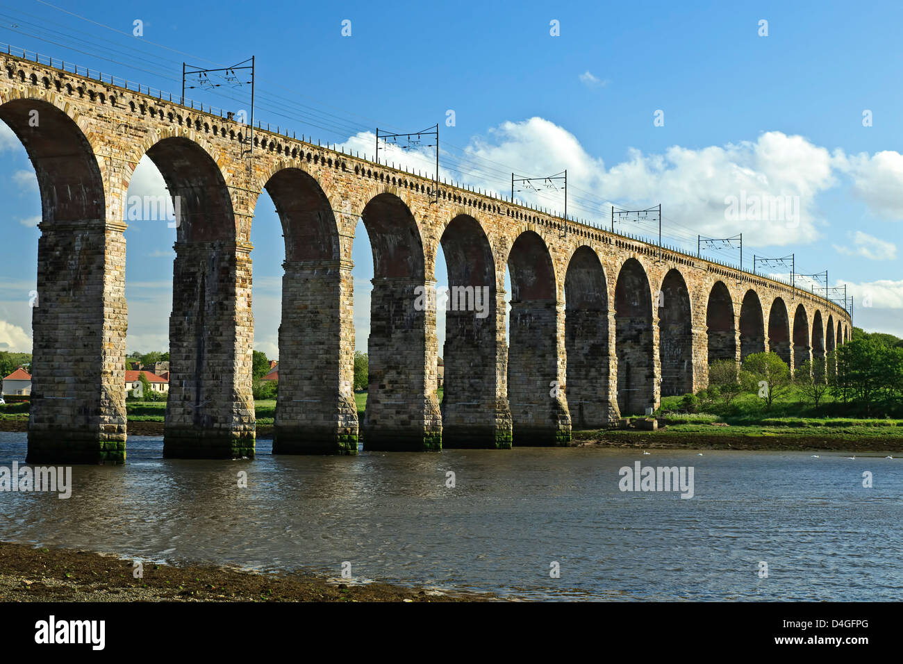 Frontière royale Viaduc Ferroviaire (1850) et de la rivière Tweed, Berwick-upon-Tweed, Angleterre, Royaume-Uni Banque D'Images