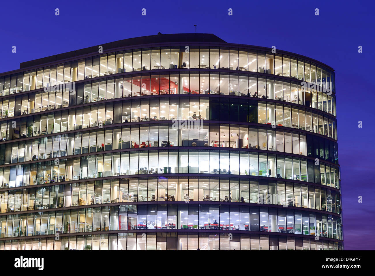 Bureaux à nuit London UK Banque D'Images