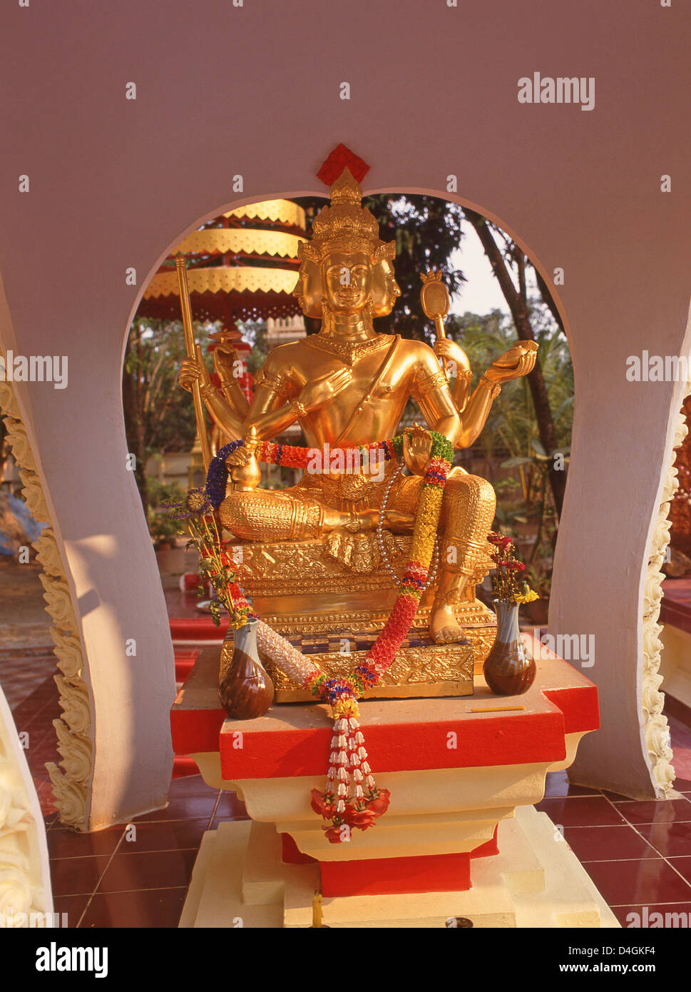Statue du dieu hindou Brahmā, Phuket, Phuket, Thaïlande Province Banque D'Images
