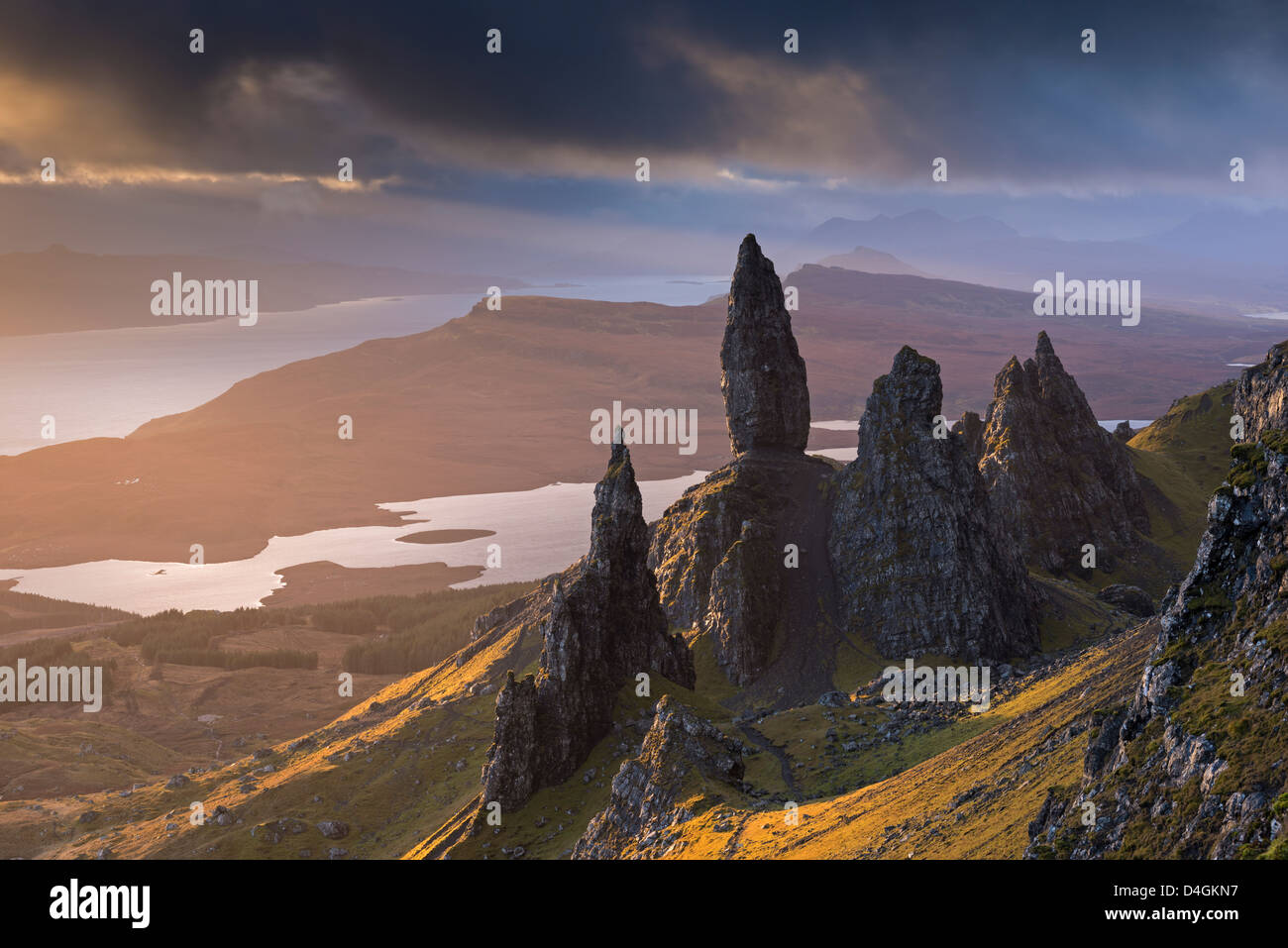 Vieil Homme de Storr pinacles de basalte de l'île de Skye, en Ecosse. L'hiver (novembre) 2012. Banque D'Images