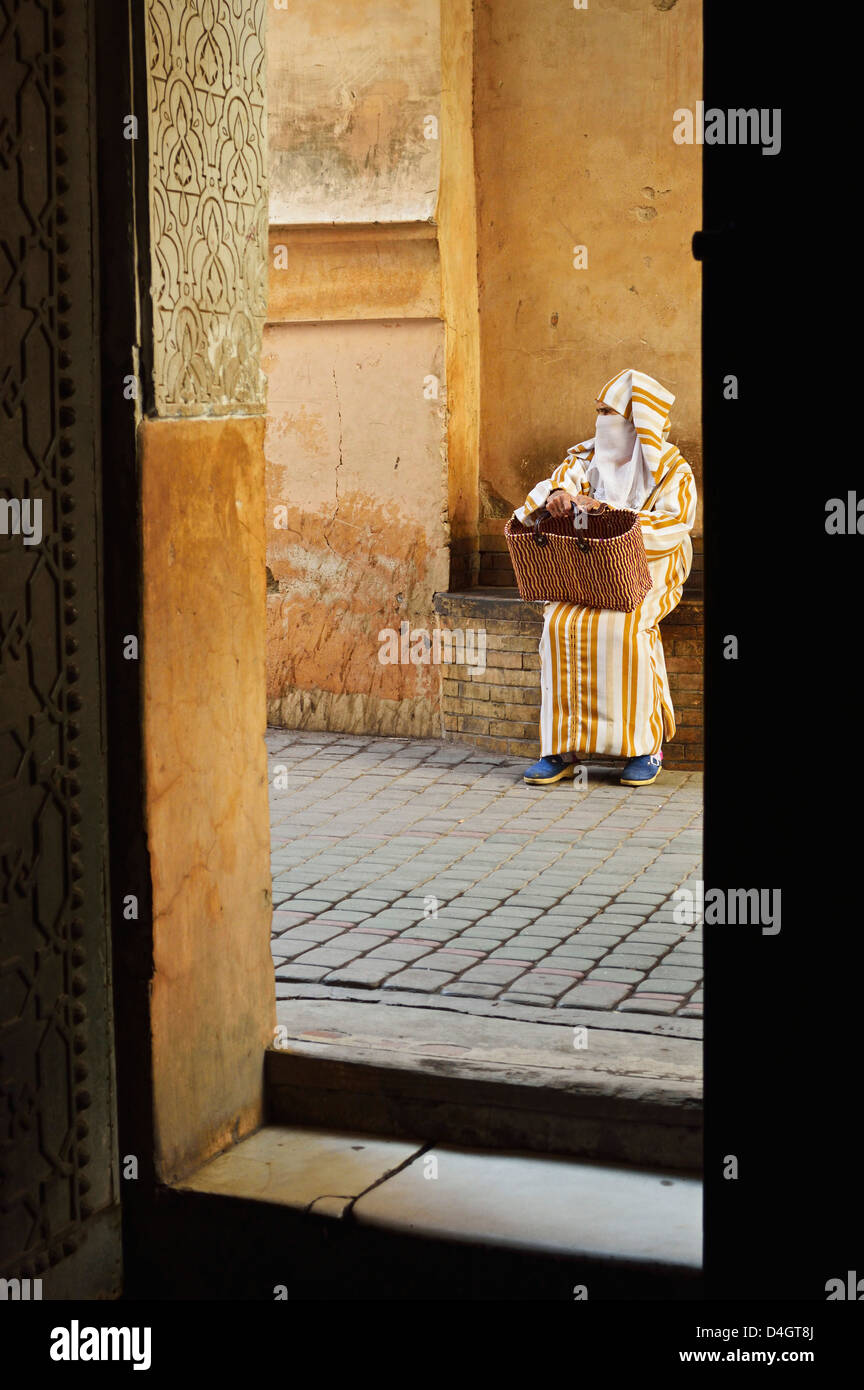 Scène de rue dans la vieille ville, Medina, Marrakech, Maroc, Afrique du Nord Banque D'Images