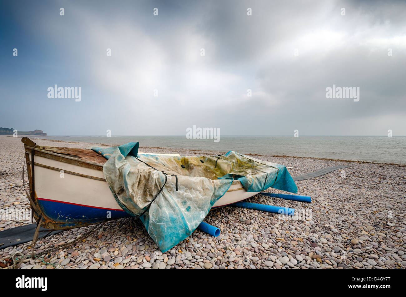 Bateau de pêche sur la plage à Budleigh Salterton Devon Banque D'Images