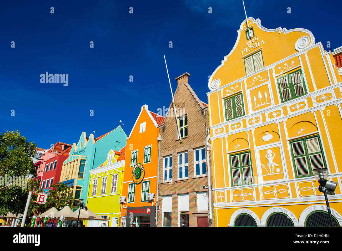 Le coloré néerlandais maisons au Sint Annabaai à Willemstad, UNESCO World Heritage Site, Curacao, ABC Islands, Caribbean Banque D'Images