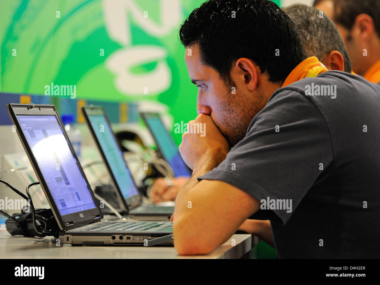 Les journalistes brésiliens travaillent au Centre de Presse Principal des Jeux Olympiques de Beijing, Chine, 01 août 2008. En dépit de converser consent Chine uniquement par une baisse de la censure d'internet au centre de presse de Beijing après les protestations internationales, il n'a pas entièrement suspendre les restrictions. Accessibles étaient entre autres les pages web en chinois de la BBC et le radiodiffuseur dictionnaire internet 'Wik Banque D'Images