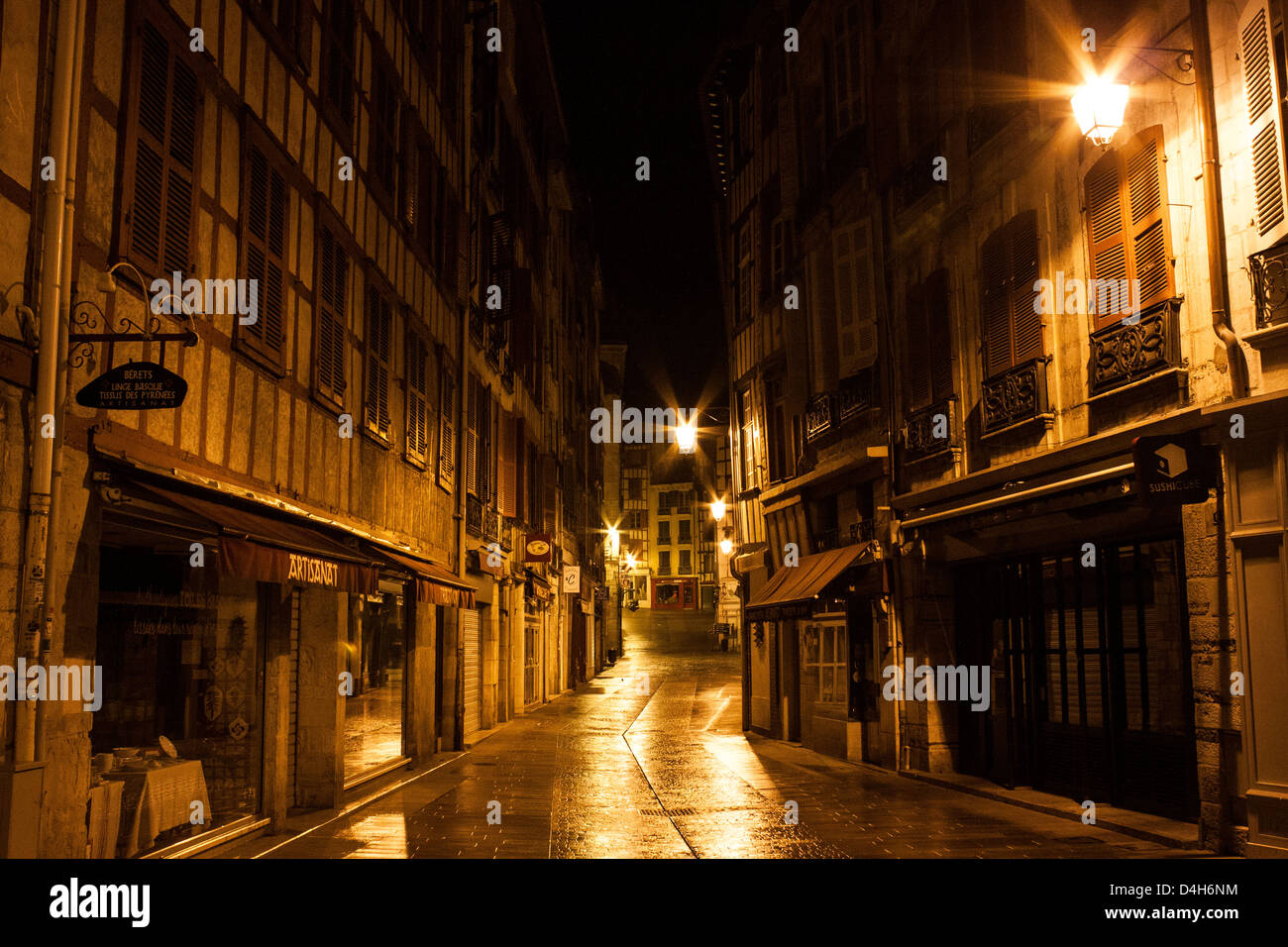 Des rues vides de Bayonne, France, très tôt le matin. Banque D'Images