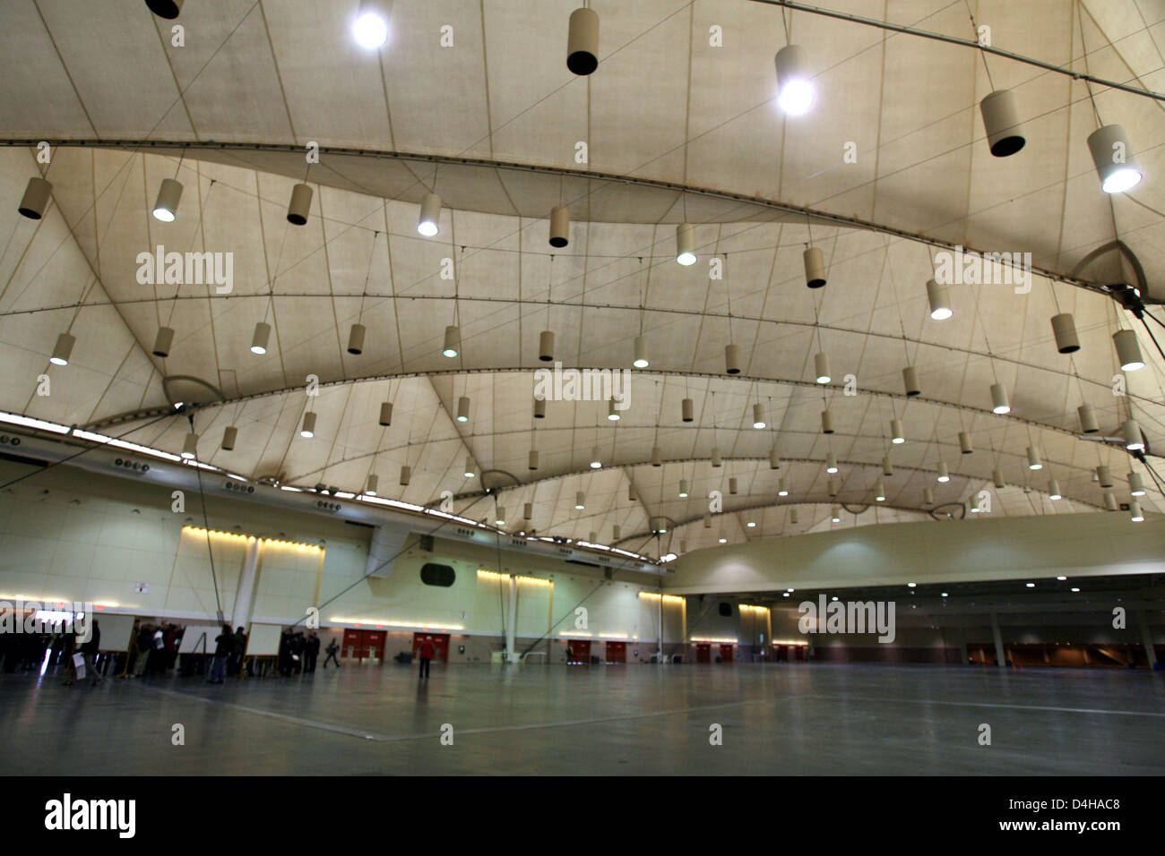 Le hall principal du Vancouver Convention Centre est représenté au cours de la réunion de la presse mondiale à Vancouver, Canada, le 18 novembre 2008. Le lieu sera agrandi et utilisé comme centre de presse et de la radiodiffusion (CPP/CIRTV) pendant les Jeux Olympiques d'hiver Vancouver 2010. Les stations de travail pour les journalistes et photographes seront installés au centre des congrès. Photo : Alexander Becher Banque D'Images