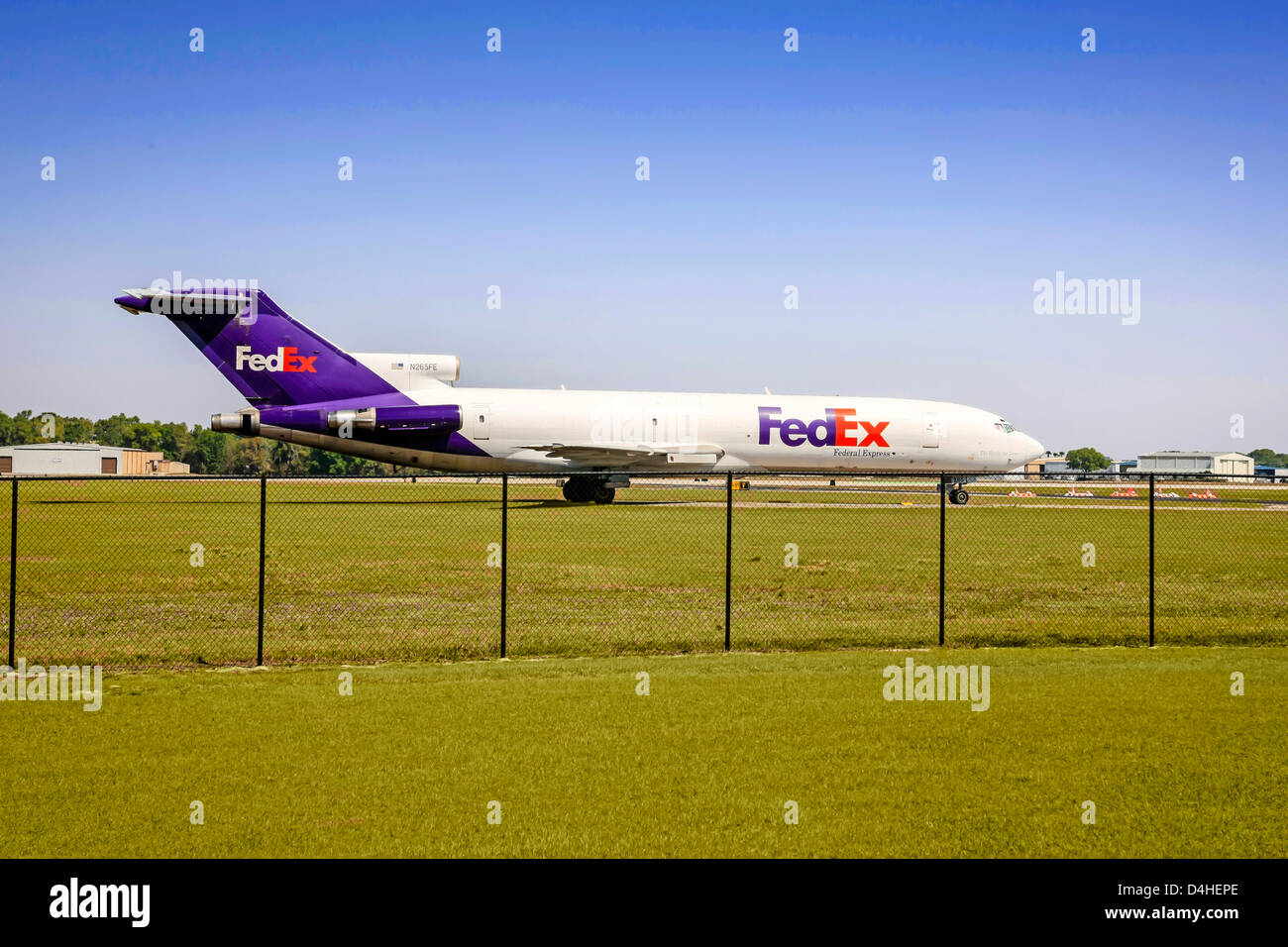 FedEx un Boeing 727 sur le tarmac de l'aéroport de Lakeland en Floride Banque D'Images