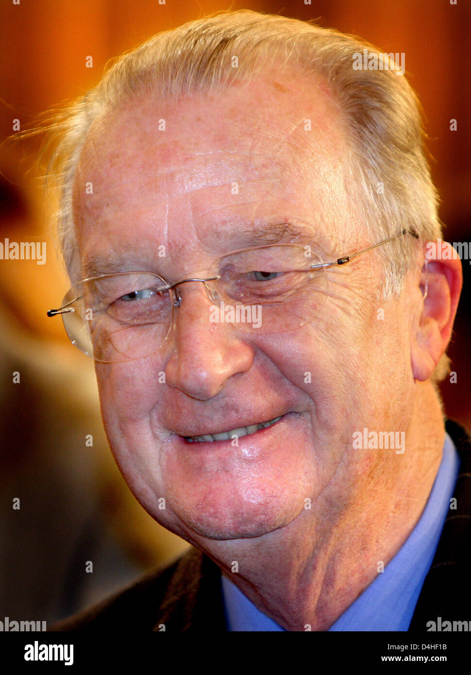 Le roi belge Albert assiste au concert de Noël annuel dans le Palais Royal de Bruxelles, Belgique, 18 décembre 2008. Le concert est joué par l'Orchestre Royal de Chambre de Wallonie et les artistes solo et est dirigé par Augustin Dumay. Photo : Patrick van Katwijk Banque D'Images