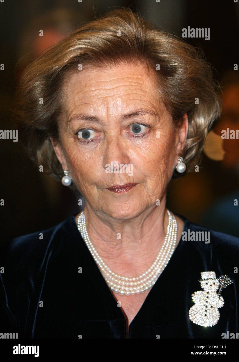 La Reine Paola de Belgique assiste à l'assemblée annuelle du concert de Noël dans le Palais Royal de Bruxelles, Belgique, 18 décembre 2008. Le concert est joué par l'Orchestre Royal de Chambre de Wallonie et les artistes solo et est dirigé par Augustin Dumay. Photo : Patrick van Katwijk Banque D'Images