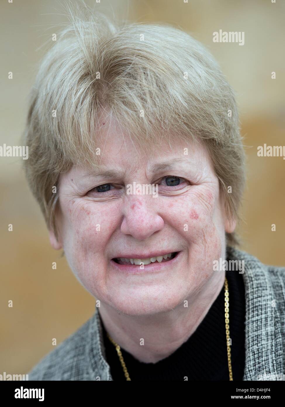 L'US-américain, le professeur Mary-Claire King pose pour des photographies comme elle sera décerné le prix Paul Ehrlich et Ludwig Darmstaedter de Francfort, Allemagne, le 14 mars 2013. Le généticien de l'Université de Washington à Seattle est honorée pour ses remarquables réalisations en recherche dans le domaine de la génétique humaine. Les Paul Ehrlich et Ludwig Darmstaedter Prix est remis chaque année pour des enquêtes en médecine et est doté de 60 000 euros. Photo : BORIS ROESSLER Banque D'Images