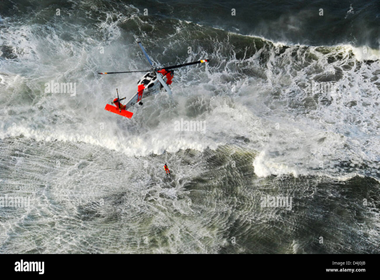 Le concours photo de la Garde côtière américaine de 2009 a remporté la troisième place pour une photo mettant en valeur les opérations et les missions de la Garde côtière. Le concours souligne le service de la Garde côtière et son engagement à l'égard de ses fonctions. Banque D'Images