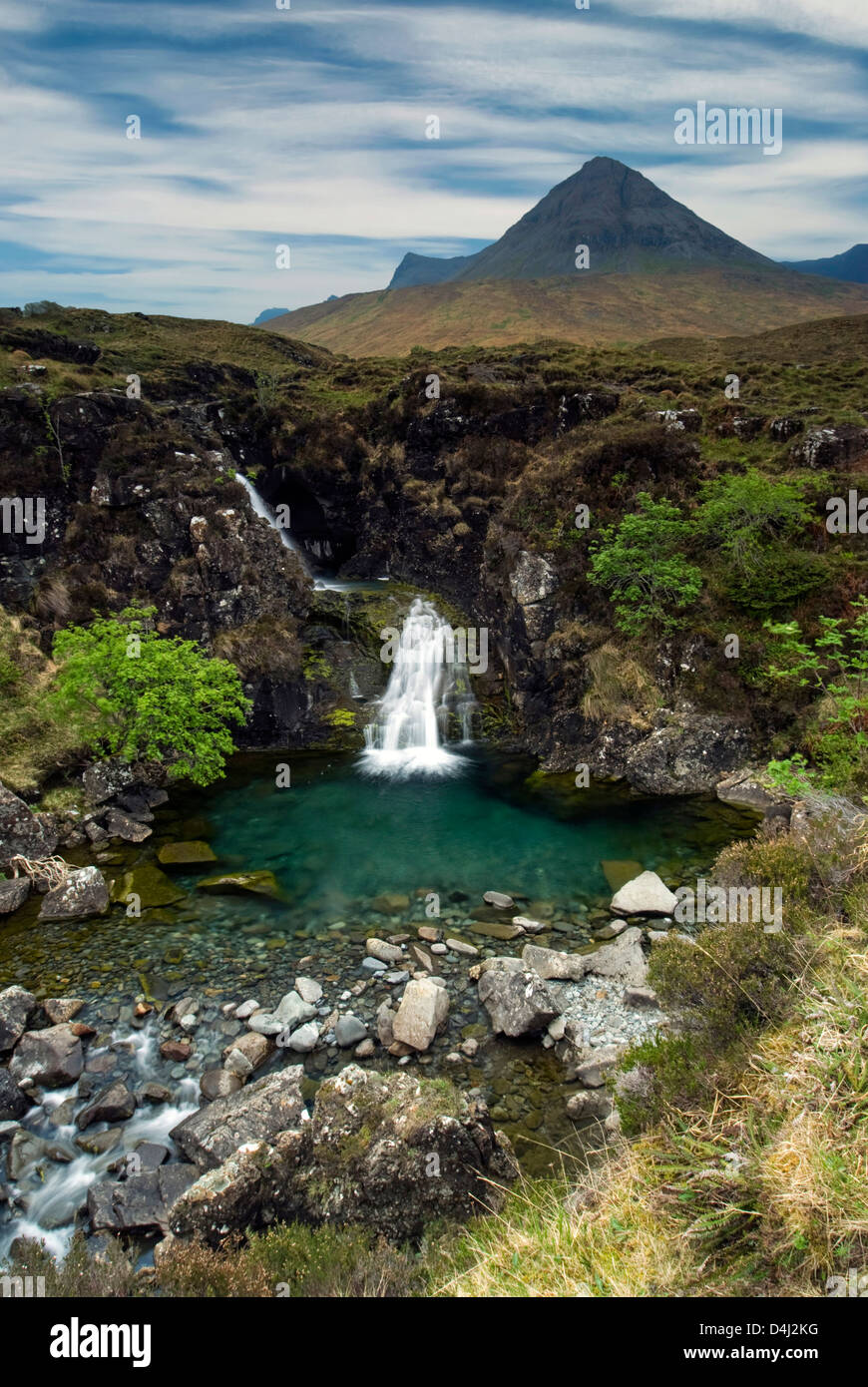 Cascade dans les montagnes Cuillin, Isle of Skye, Scotland Banque D'Images