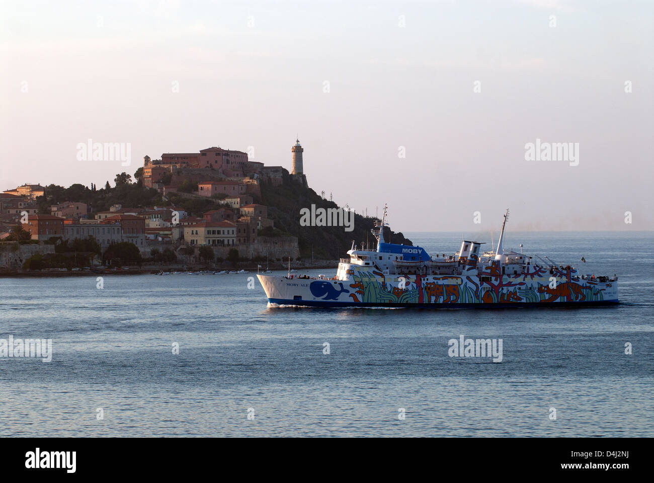 Portoferraio, Italie, un ferry Moby dans le port de Portoferraio Banque D'Images
