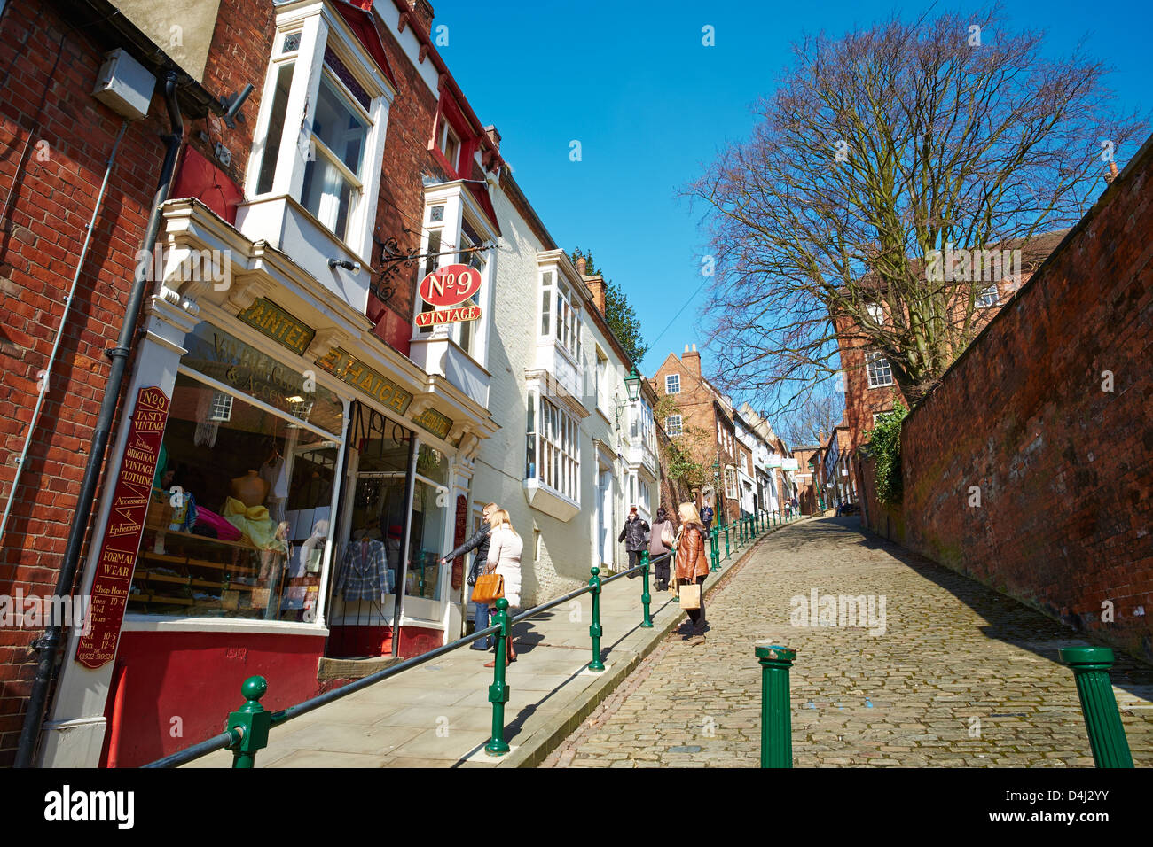 Afficher le long de la colline escarpée vers quartier historique de Bailgate Lincoln Lincolnshire en Angleterre Banque D'Images