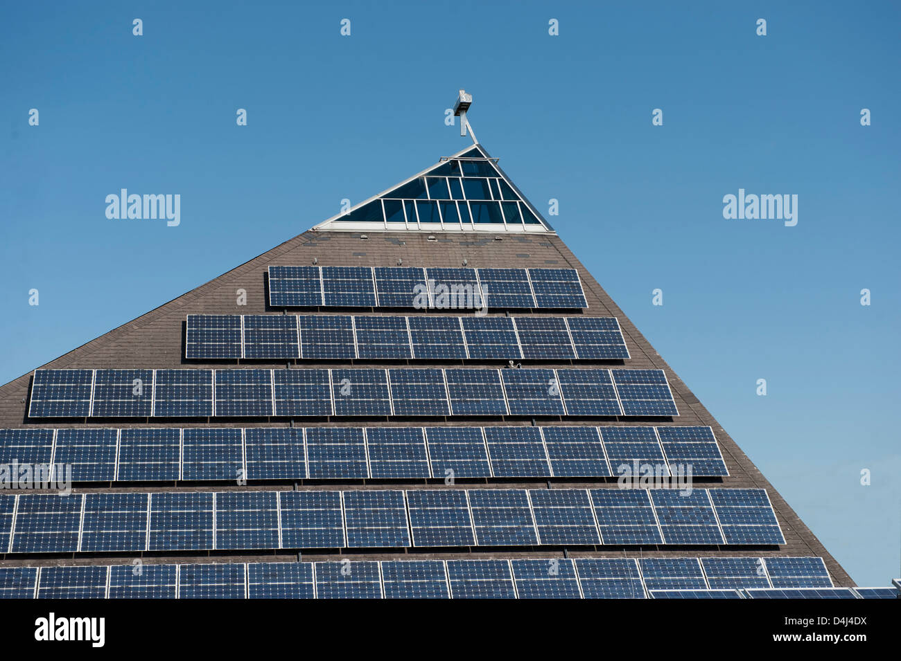 Freiburg, Allemagne, toit solaire de Saint Pierre et Paul dans le quartier de St Georgen Banque D'Images