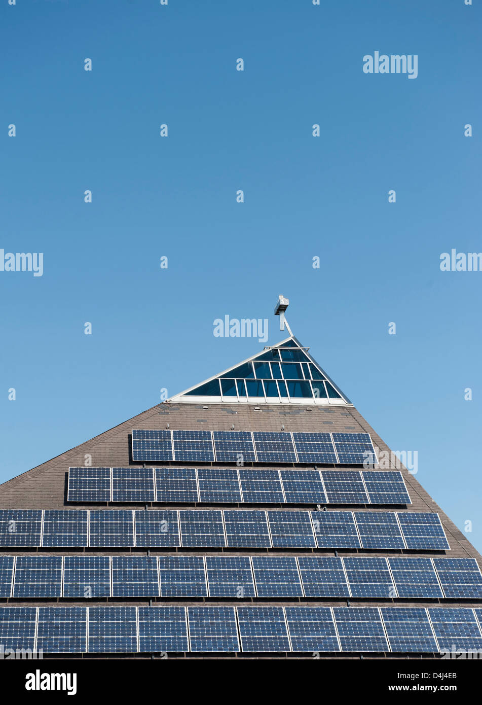 Freiburg, Allemagne, toit solaire de Saint Pierre et Paul dans le quartier de St Georgen Banque D'Images