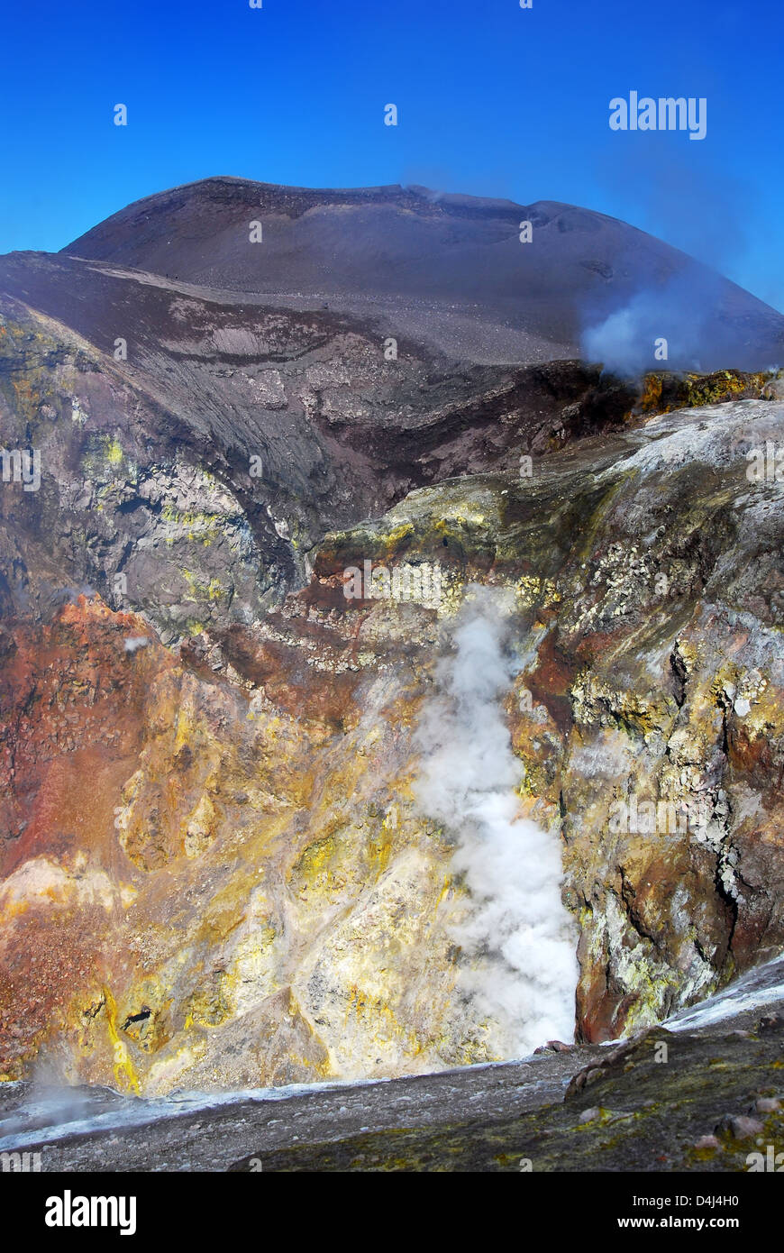 Bocca Nova cratère de l'Etna, en Sicile. Le cratère est à 3270 mètres d'altitude, près de pic principal. Banque D'Images