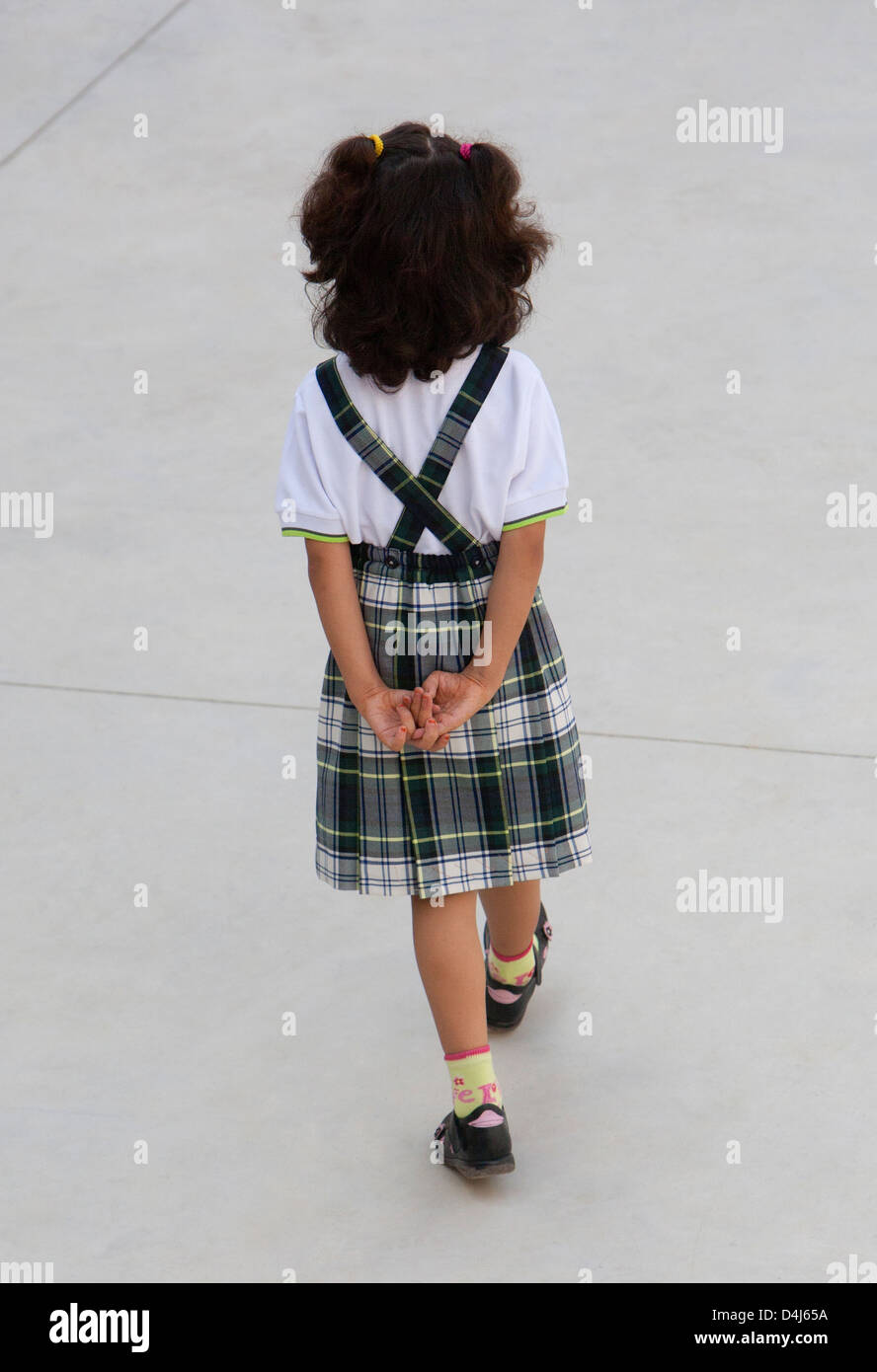 Barcelone, Espagne, la première école publique à Barcelone avec l'uniforme  scolaire Photo Stock - Alamy