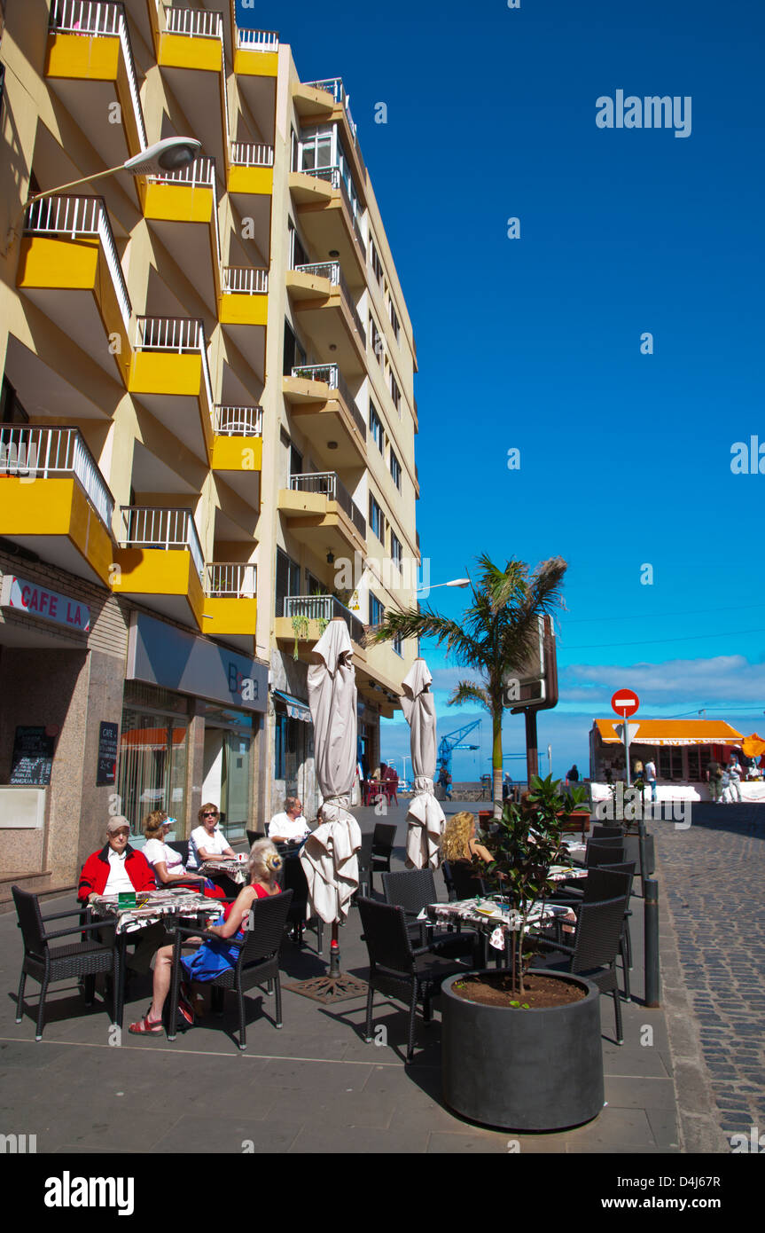 Terrasses de la Calle La Marina, dans le centre de Puerto de la Cruz Tenerife island ville des îles Canaries Espagne Europe Banque D'Images