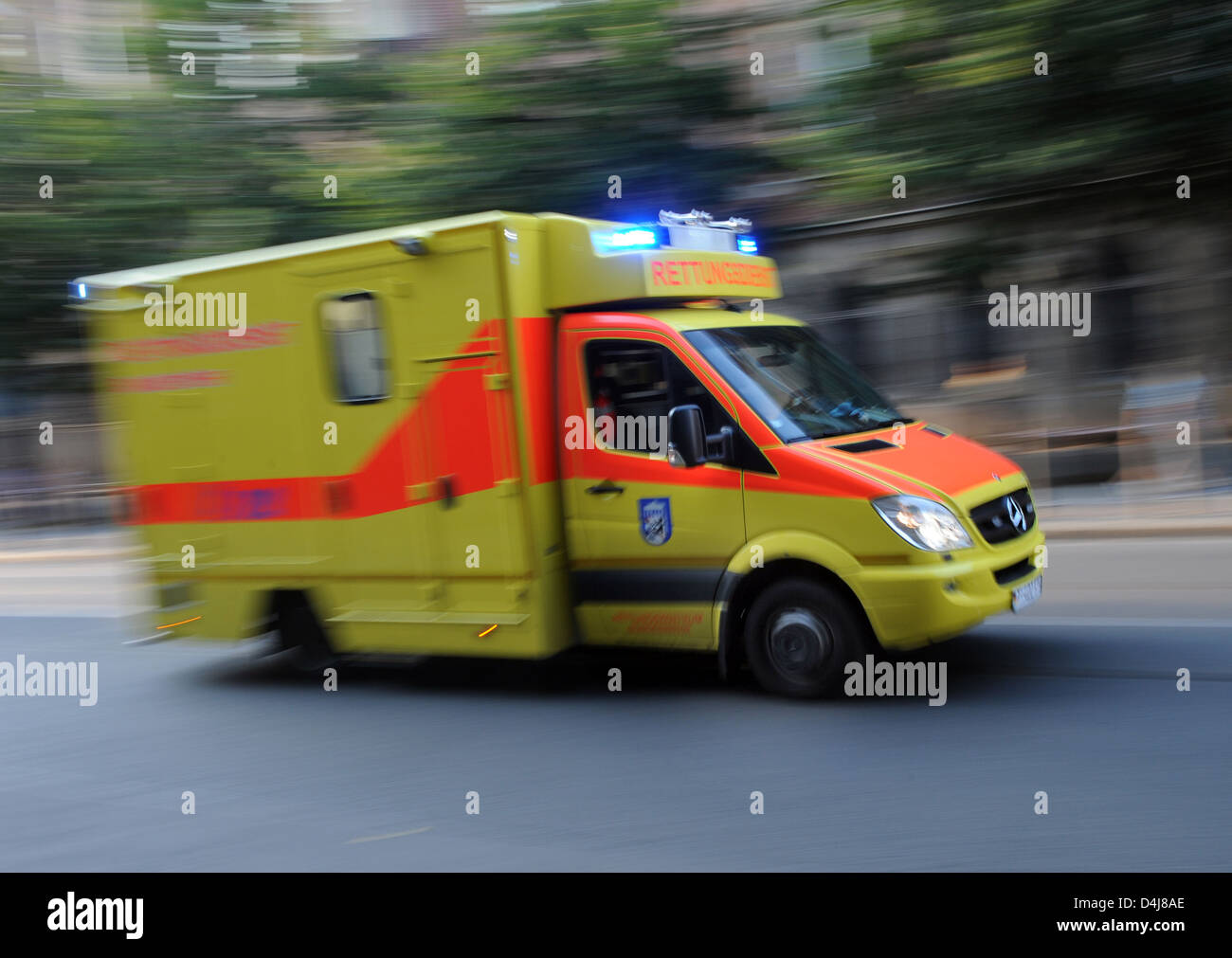 Berlin, Allemagne, Ambulance en orange à Berlin-Mitte Banque D'Images