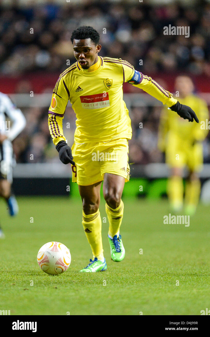 14.03.2013 Newcastle, Angleterre. L'Anzhi Makhachkala Samuel Eto'o (capitaine) en action lors de l'Europa League match entre Newcastle et l'Anzhi Makhachkala de St James Park. Banque D'Images