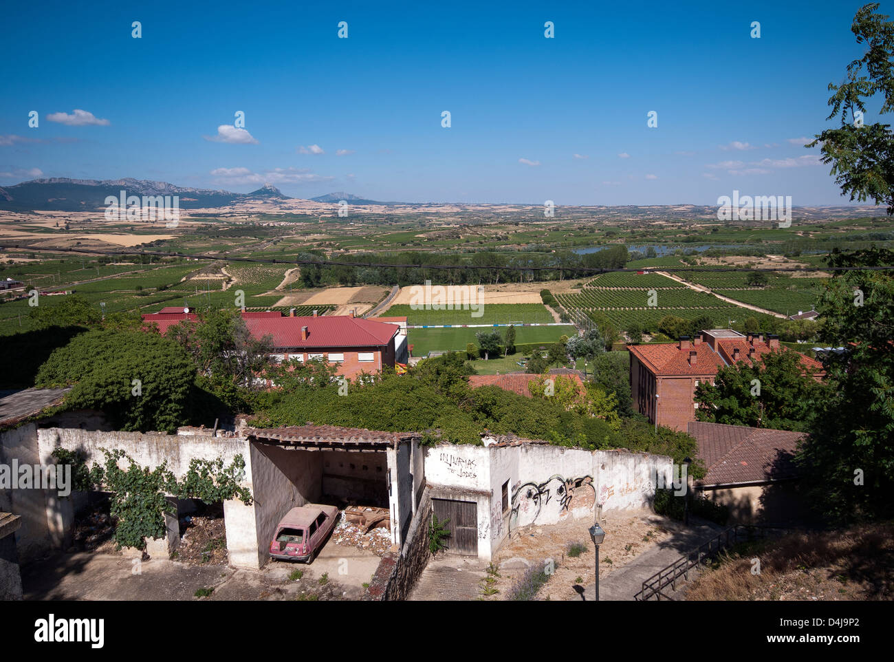 La vue de Laguardia sur les vignobles qui entourent la ville au Pays Basque, le nord de l'Espagne Banque D'Images