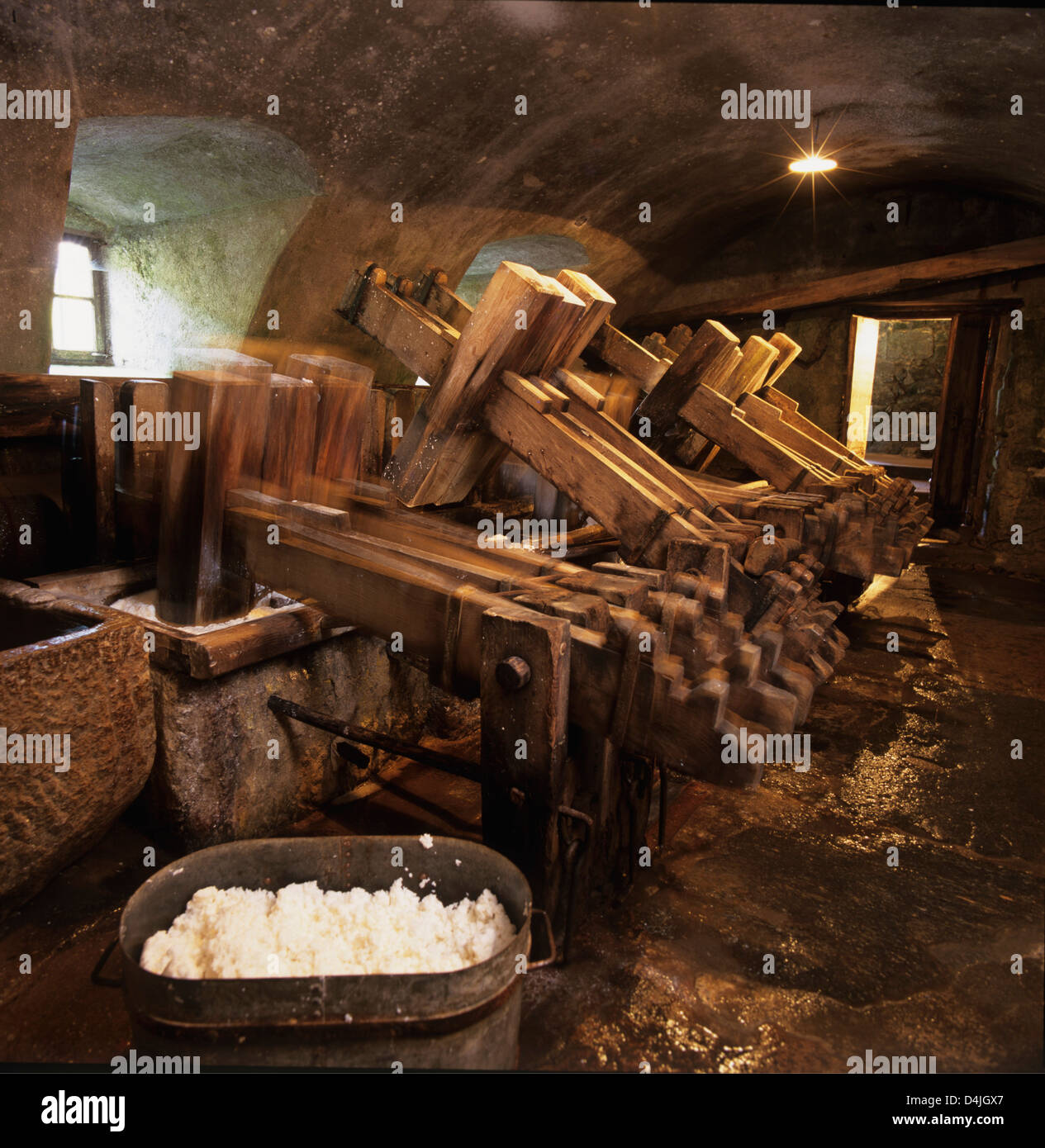 La fabrication du papier traditionnel. Le Moulin Richard de Bas. Ambert. L'Auvergne. France Banque D'Images