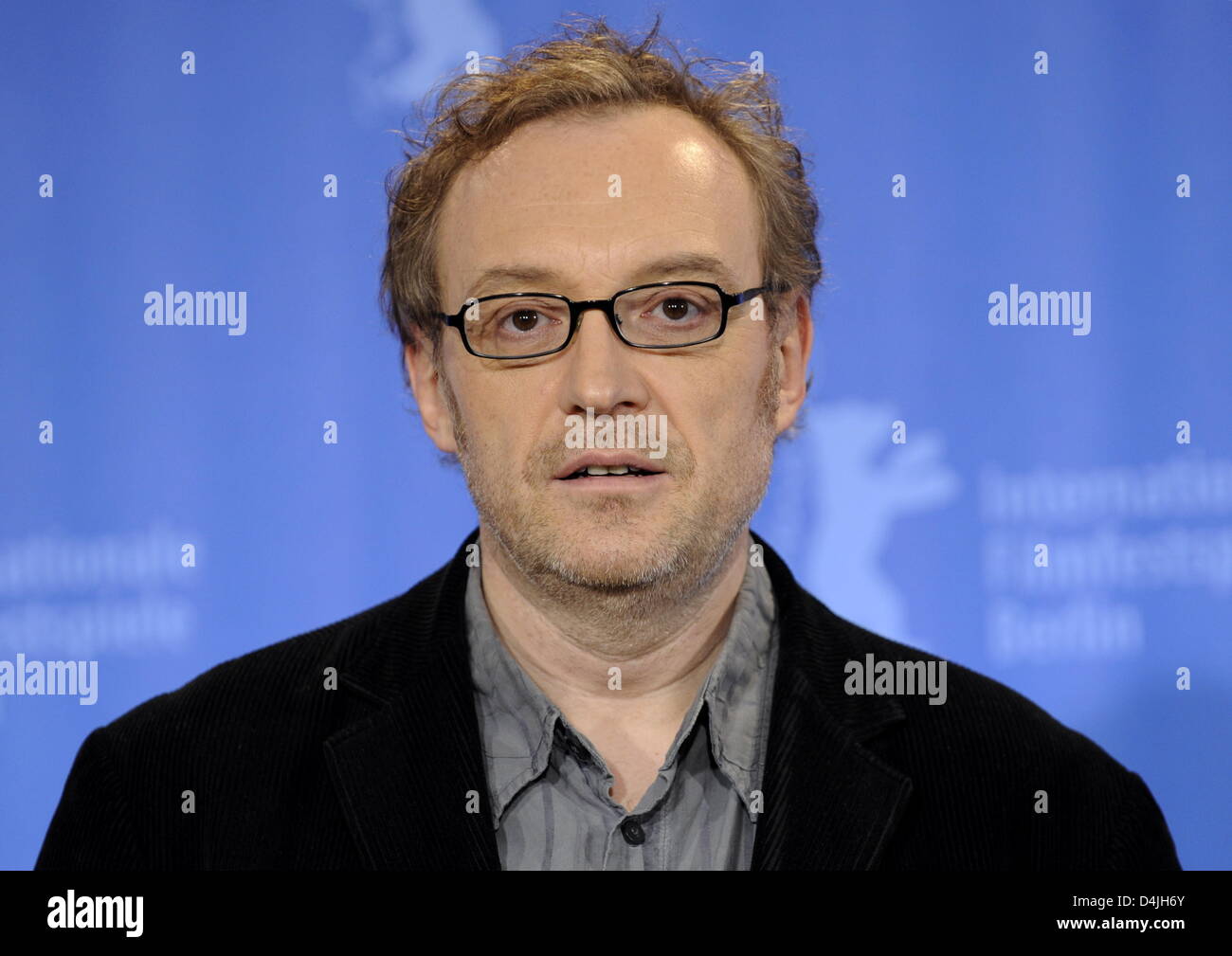 Acteur autrichien Josef Hader photographié à la photocall pour son film ?l'os ? À la 59e Festival International du Film de Berlin à Berlin, Allemagne, 09 février 2009. Le film s'exécute dans le Panorama ?spécial ? L'article, un total de 18 films en compétition pour l'argent et de l'Ours d'or de la 59e Berlinale. Photo : Rainer Jensen Banque D'Images