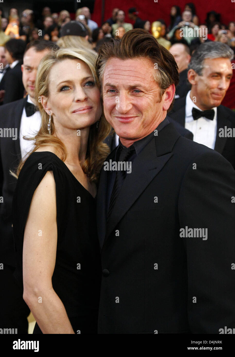 Acteurs américains Sean Penn et sa femme Robin Wright Penn arrivent sur le tapis rouge pour la 81e Oscars au Kodak Theatre, à Hollywood, Californie, USA, 22 février 2009. Sean Penn a reçu l'Oscar du meilleur acteur dans un premier rôle pour son rôle dans le film ?Lait ?. Les Academy Awards, populairement connu comme les Oscars, l'excellence en matière de cinéma. Photo : Hubert Boesl Banque D'Images