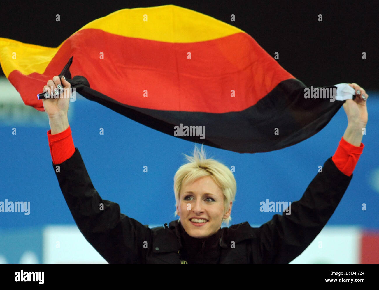 L'Allemagne ?s Ariane Friedrich célèbre remportant la médaille d'or dans le concours de saut en hauteur à l'Europe d'athlétisme en salle de Turin, Italie, 08 mars 2009. Photo : BERND THISSEN Banque D'Images