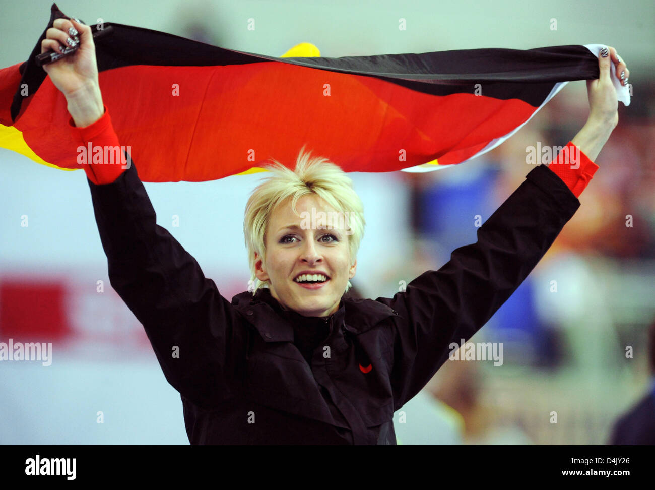 L'Allemagne ?s Ariane Friedrich célèbre remportant la médaille d'or dans le concours de saut en hauteur à l'Europe d'athlétisme en salle de Turin, Italie, 08 mars 2009. Photo : BERND THISSEN Banque D'Images