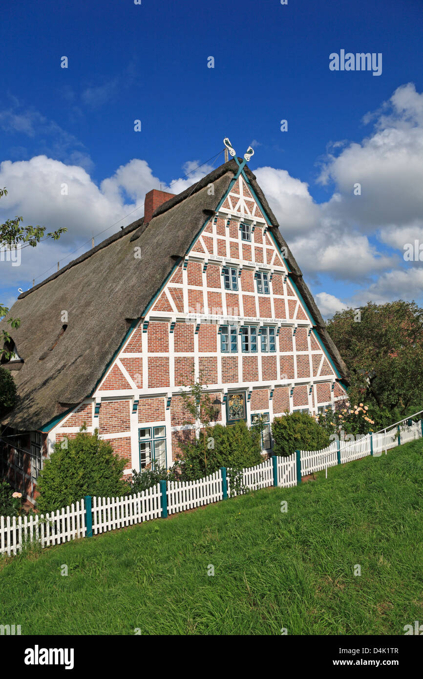 Altes Land, ferme à colombages dans Jork-Koenigreich dyke Este, Basse-Saxe, Allemagne Banque D'Images