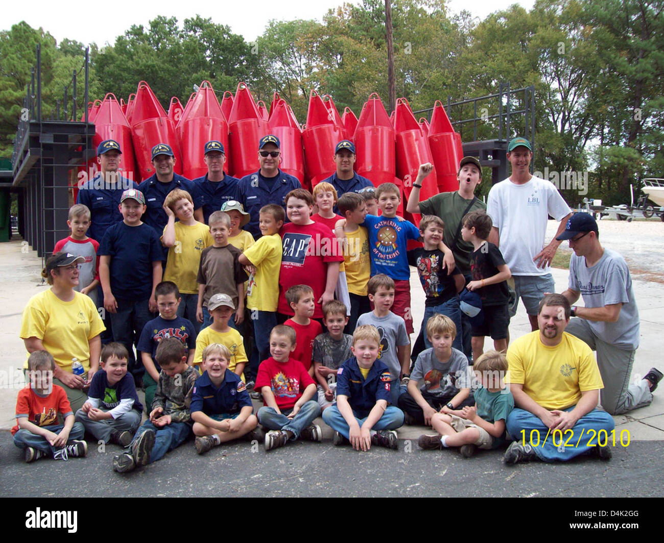 Les Scouts CUB du huitième district ont visité le Chippewa de la Garde côtière pour une tournée et un programme éducatif. La visite a permis aux Scouts de se renseigner sur la mission de la Garde côtière et sur l’importance de la sécurité maritime. Banque D'Images