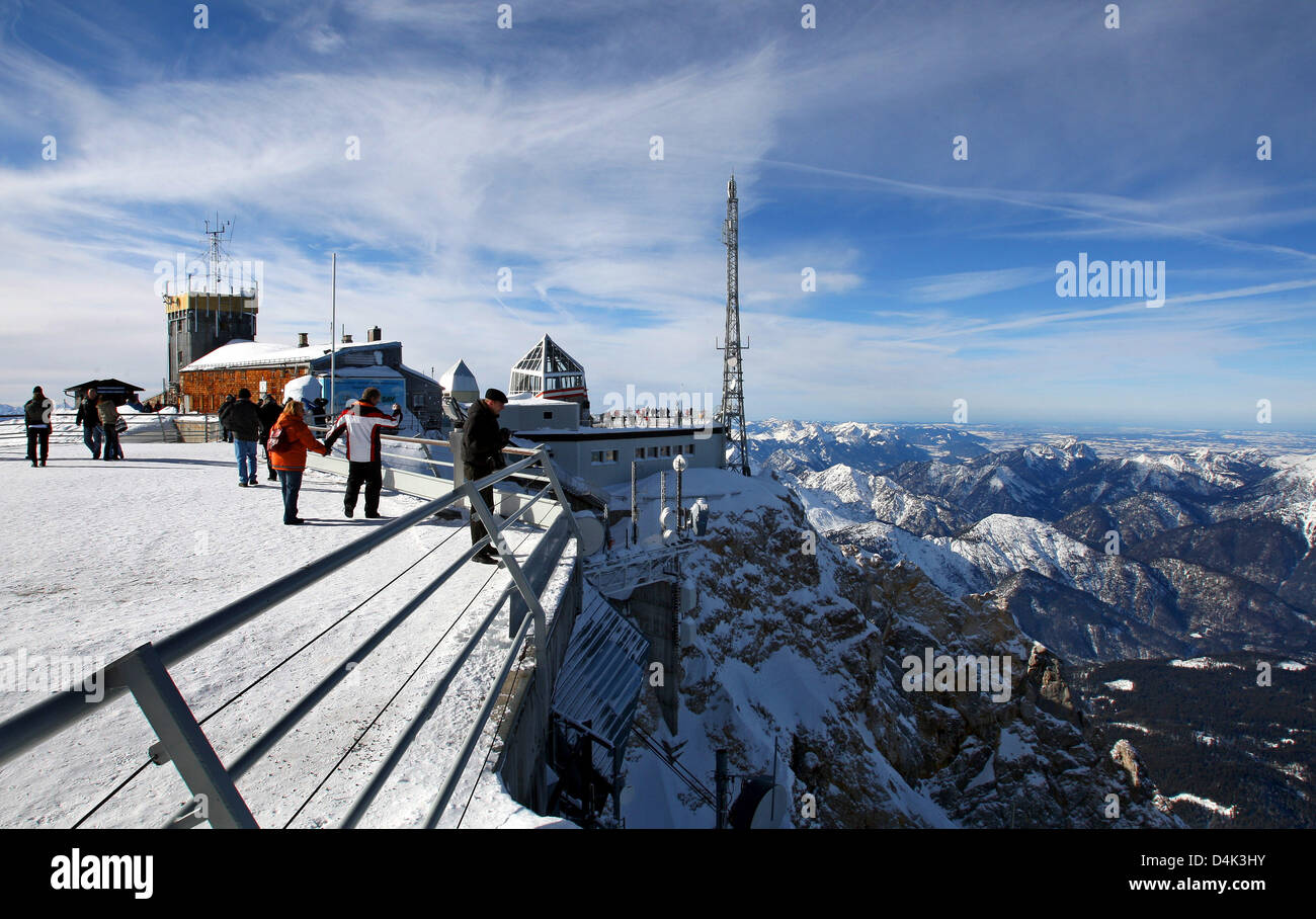 La photo montre la station météo et le pont d'observation à la région de ski de la Zugspitze, le 26 janvier 2009. Photo : Karl-Josef Opim Banque D'Images