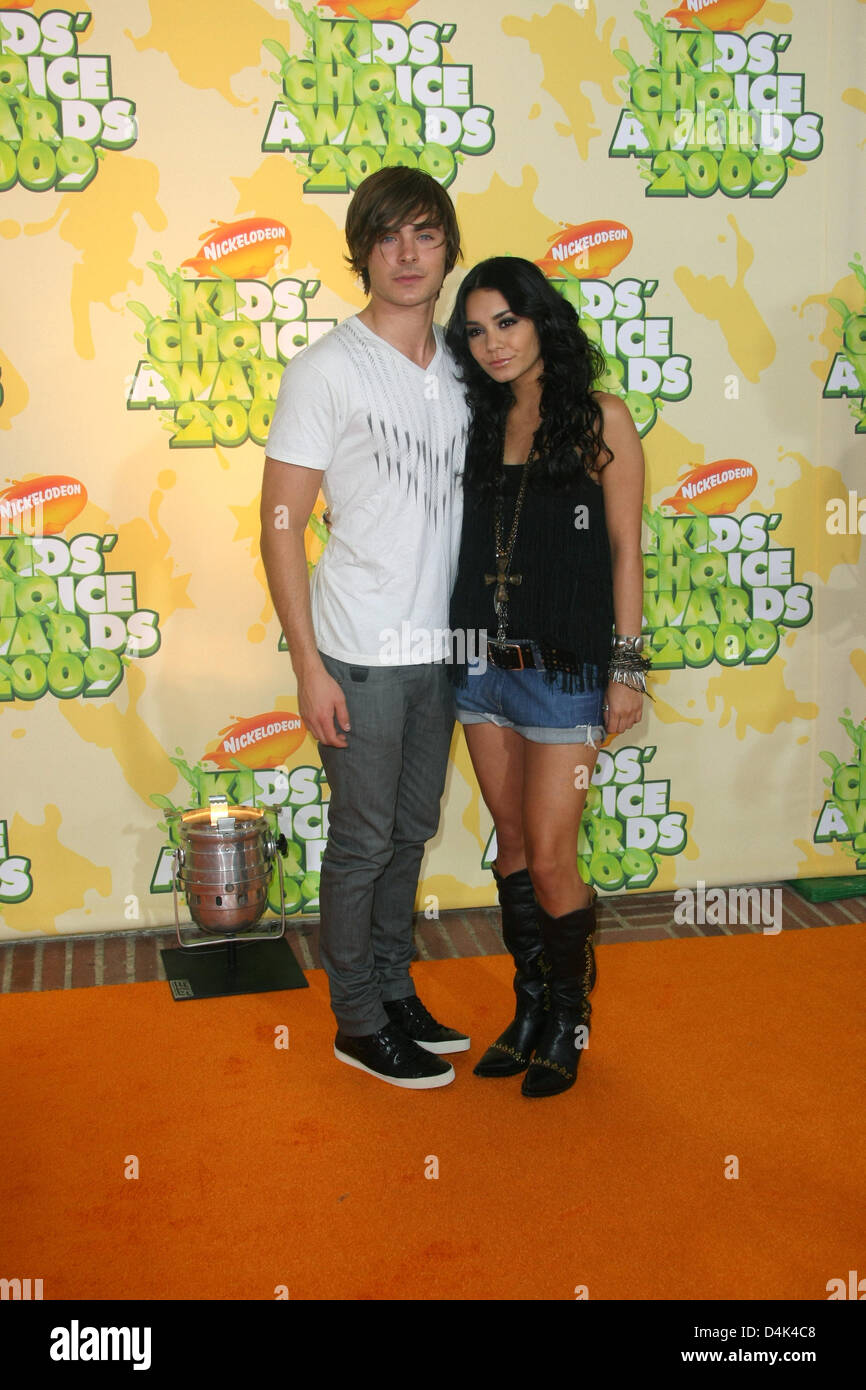 Actrice américaine Vanessa Hudgens et Zac Efron acteur arriver au Nickelodeon Kids ?s ? Choice Awards 2009 à Pauley Pavilion à Westwood, Los Angeles, USA, 28 mars 2009. Enfants honoré leurs favoris par plus de 90 millions de voix prépondérante dans 18 catégories du 02 au 28 mars. Photo : Hubert Boesl Banque D'Images