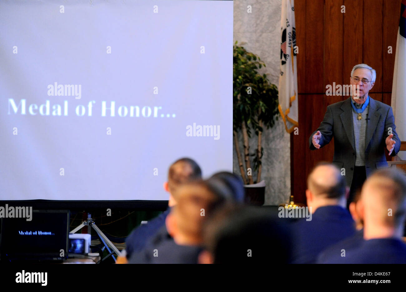Jack Jacobs, récipiendaire de la médaille d'honneur, est honoré pour ses actions courageuses pendant la guerre du Vietnam. Jacobs a été reconnu pour son héroïsme et son leadership au combat, représentant la plus haute distinction pour sa bravoure dans le service militaire. Banque D'Images