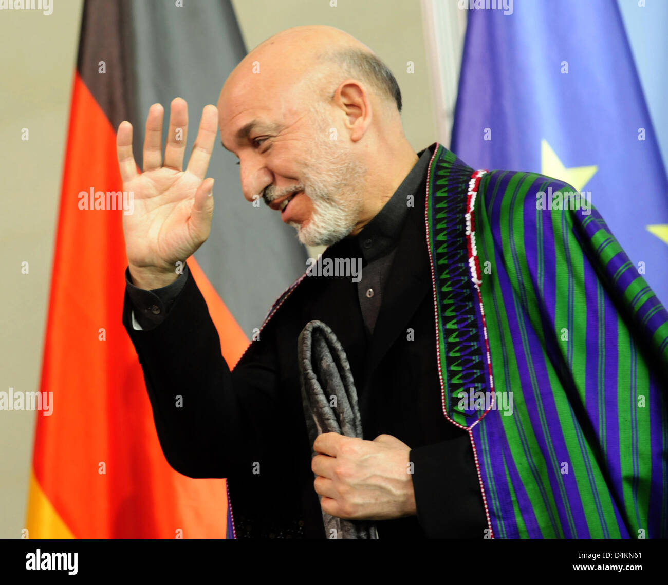 L'Afghanistan ?s le président Hamid Karzai est photographié après une conférence de presse conjointe avec la Chancelière allemande Angela Merkel à la Chancellerie fédérale à Berlin, Allemagne, 10 mai 2009. Merkel et Karzaï se sont réunis à Berlin pour des entretiens bilatéraux. Photo : KLAUS-DIETMAR GABBERT Banque D'Images