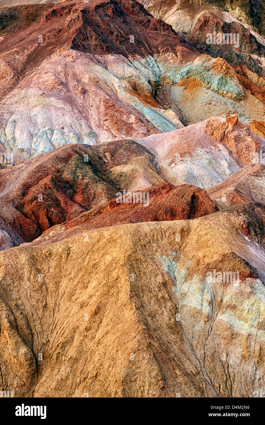 L'oxydation de nombreux métaux créé la palette de l'artiste dans la Death Valley National Park. Banque D'Images