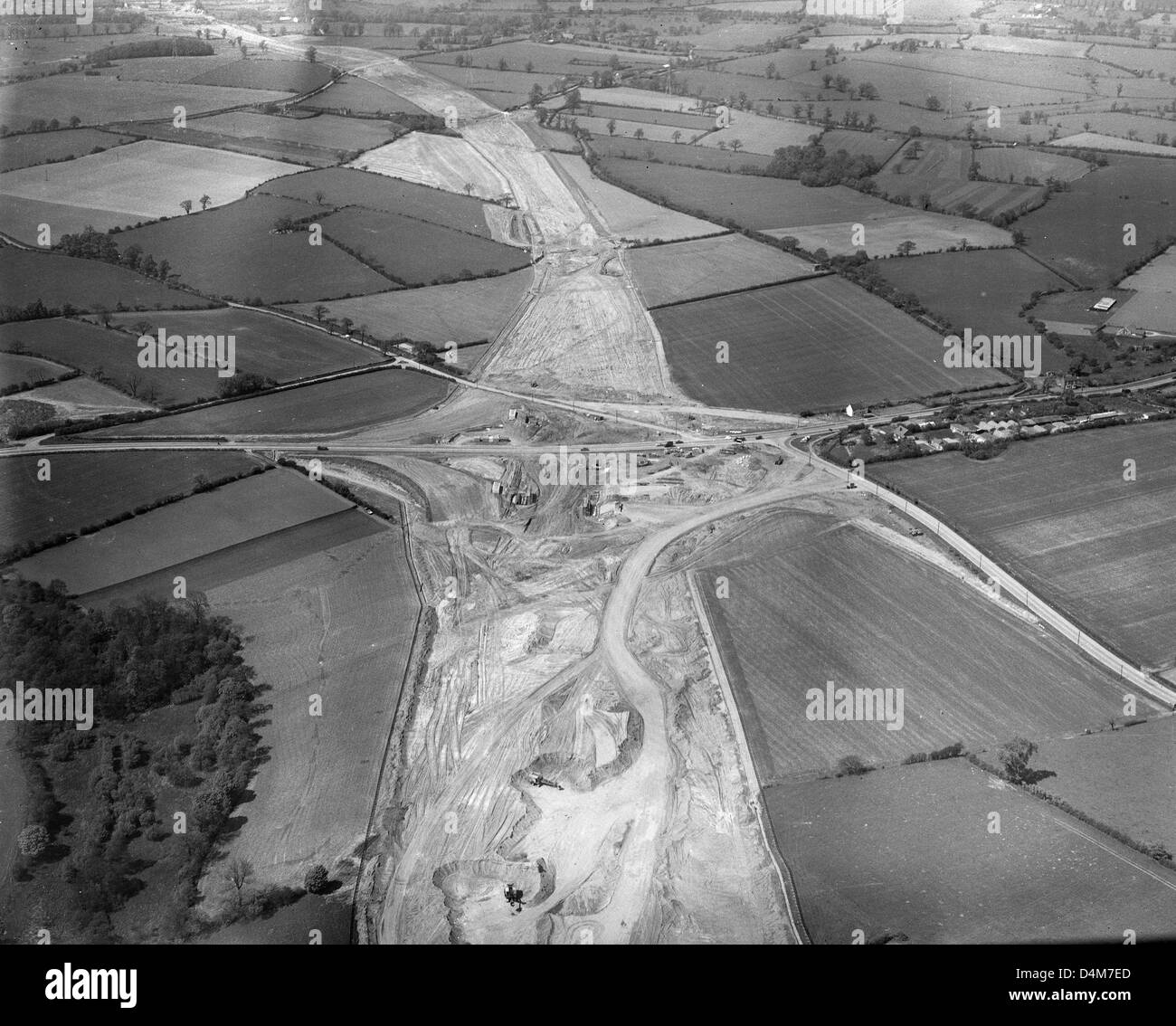 Vue aérienne de l'autoroute M6 en construction à Gailey 15/5/1964 Banque D'Images