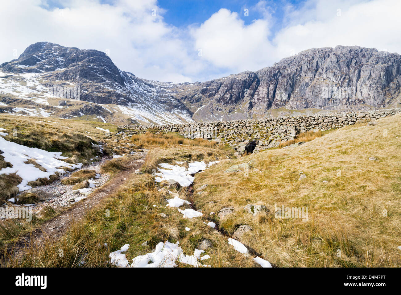 Harrison Stickle et Pavey Ark, de Grasmere dans le Lake District. Banque D'Images