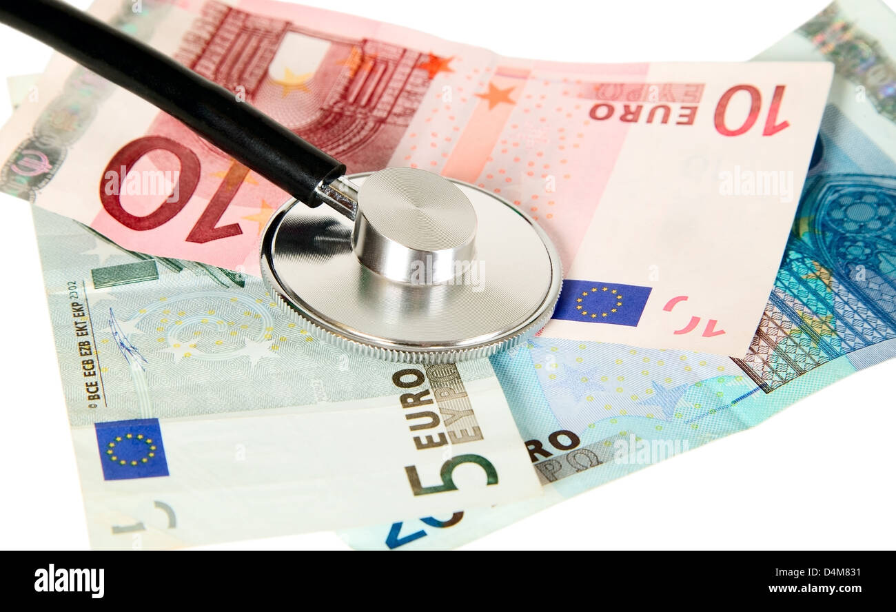 Stéthoscope médecine repose au tas de l'argent euro Banque D'Images