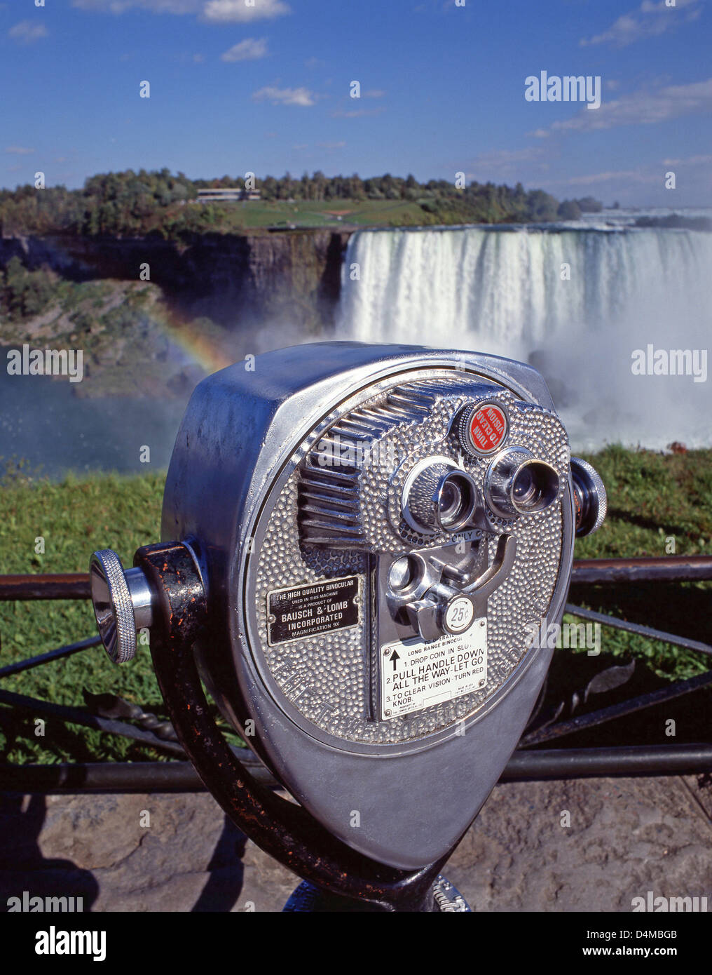 Optique de la tour (US) des jumelles à l'affût, des chutes Niagara, Niagara Falls, Ontario, Canada Province Banque D'Images