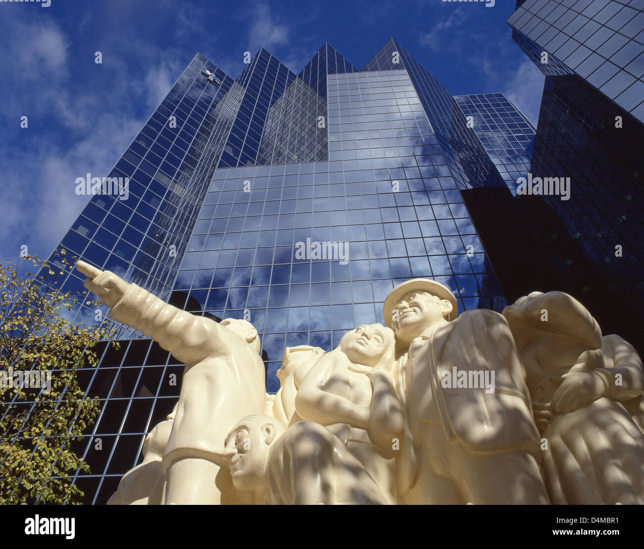 Banque Nationale de Paris "la sculpture la foule illuminée', dans le centre-ville de Montréal (Ville de Montréal), Québec, Canada Banque D'Images