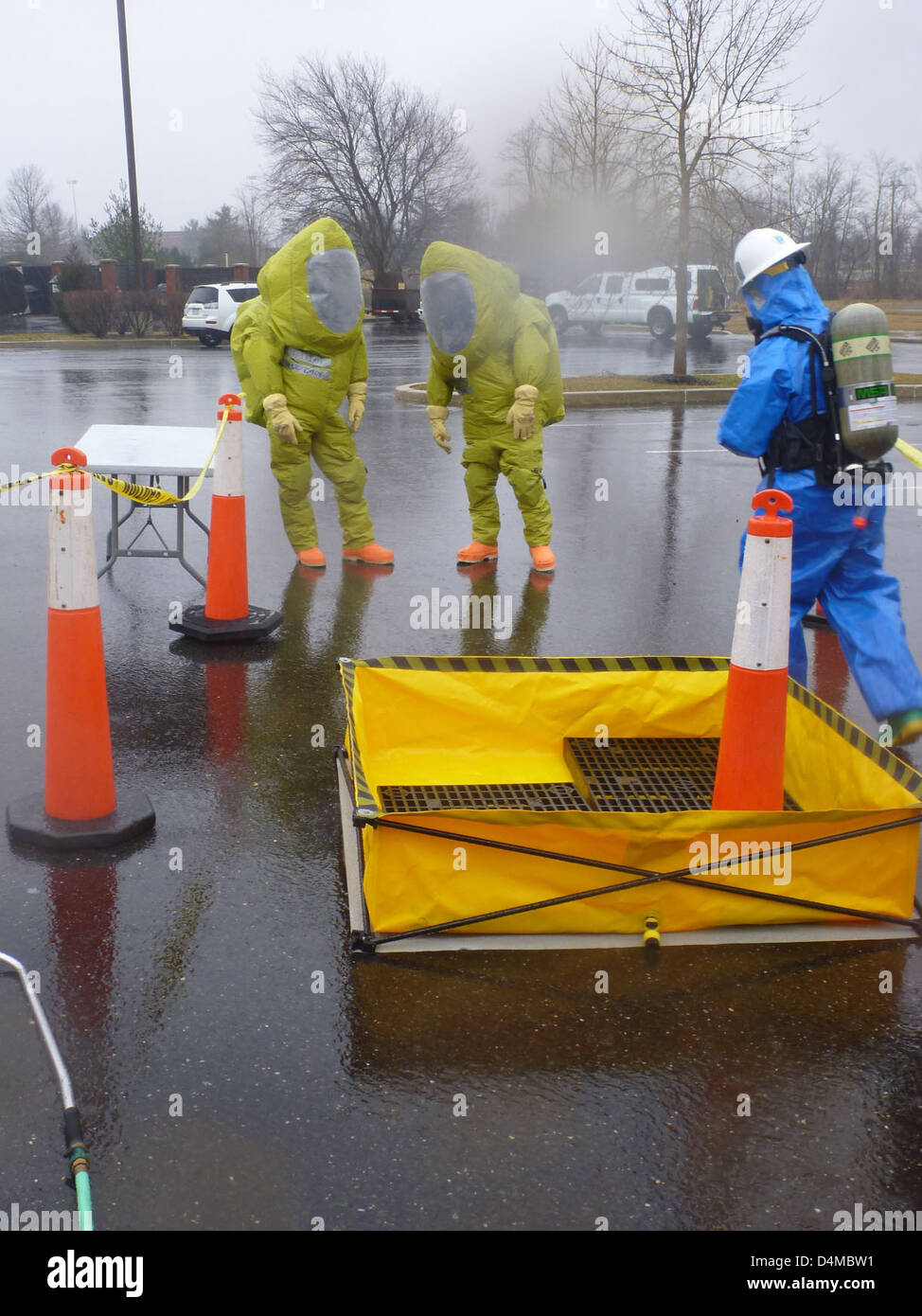 L'équipe d'attaque de l'Atlantique a mené un exercice à grande échelle à Fort dix pour simuler les interventions en cas de matières dangereuses et les opérations d'urgence. La formation comprenait l'utilisation d'équipements avancés comme les outils Broco Borland pour gérer efficacement les incidents liés aux matières dangereuses. Banque D'Images