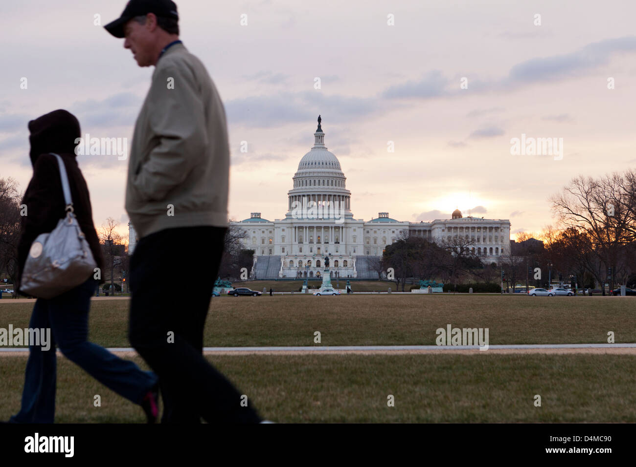 Tôt le matin, les navetteurs à l'US Capitol - Washington, DC USA Banque D'Images
