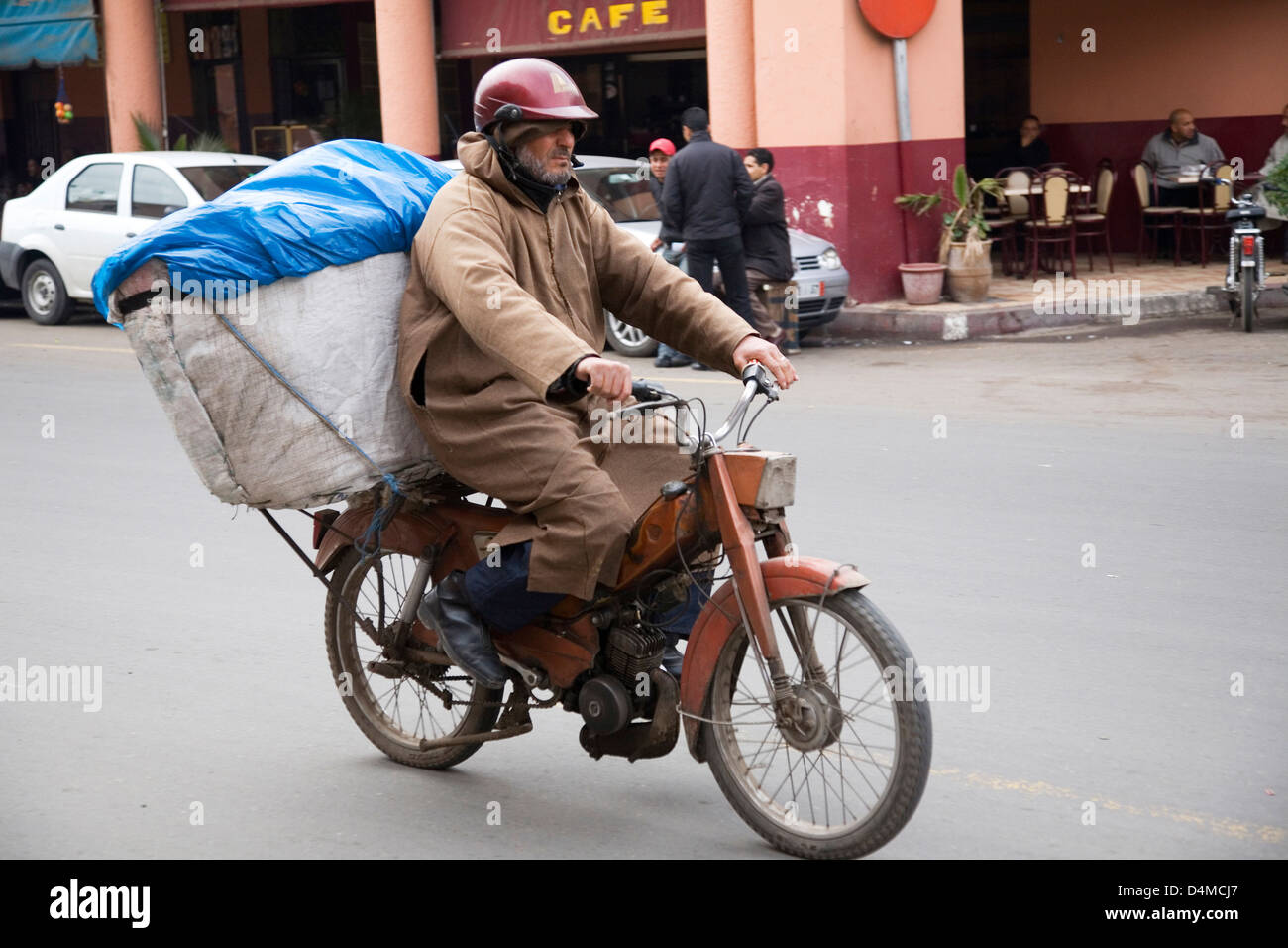 Africa morocco marrakech transportation motorbike Banque de photographies  et d'images à haute résolution - Alamy